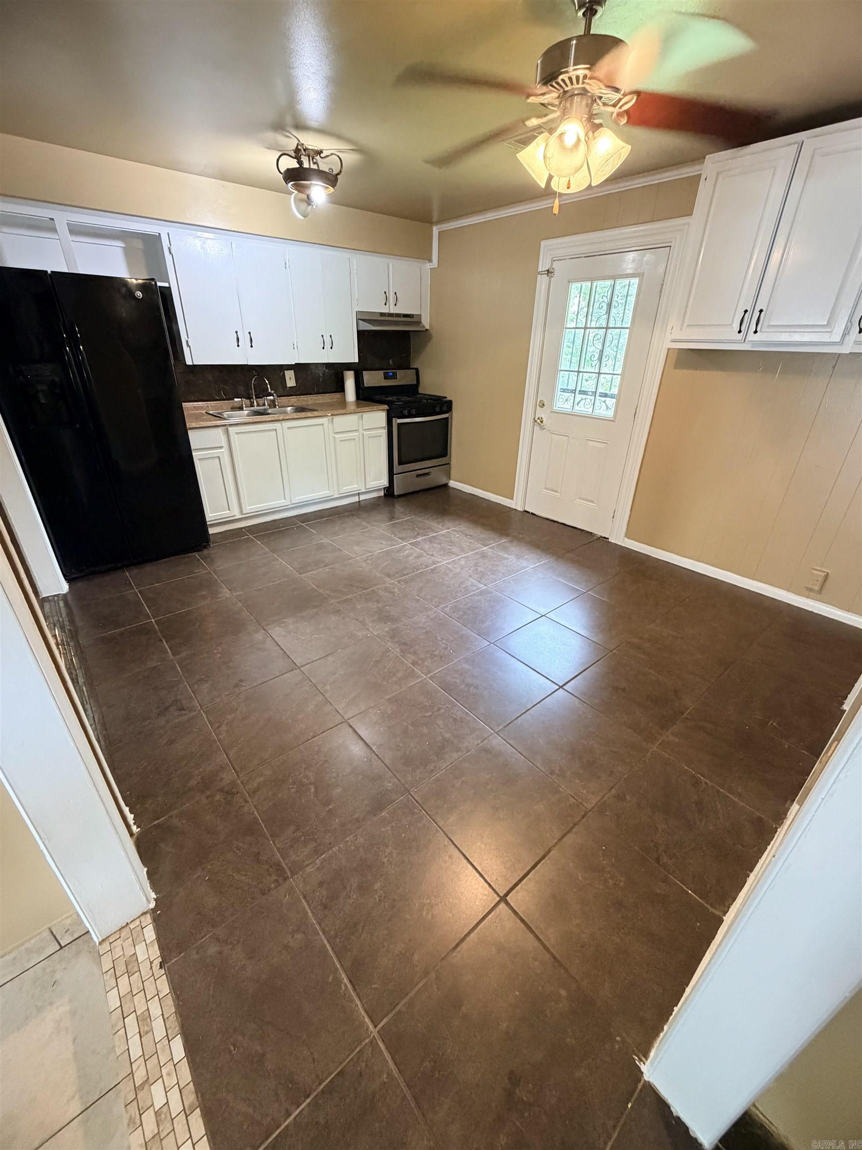WAKEFIELD VILLAGE - Residential