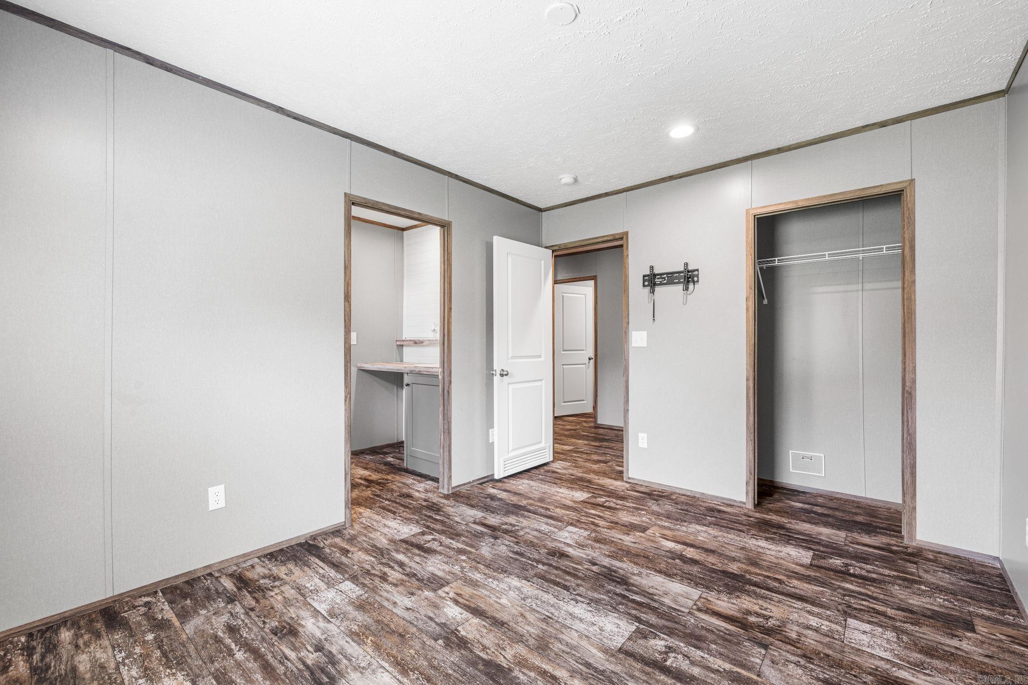 EAST MEADOW - Residential