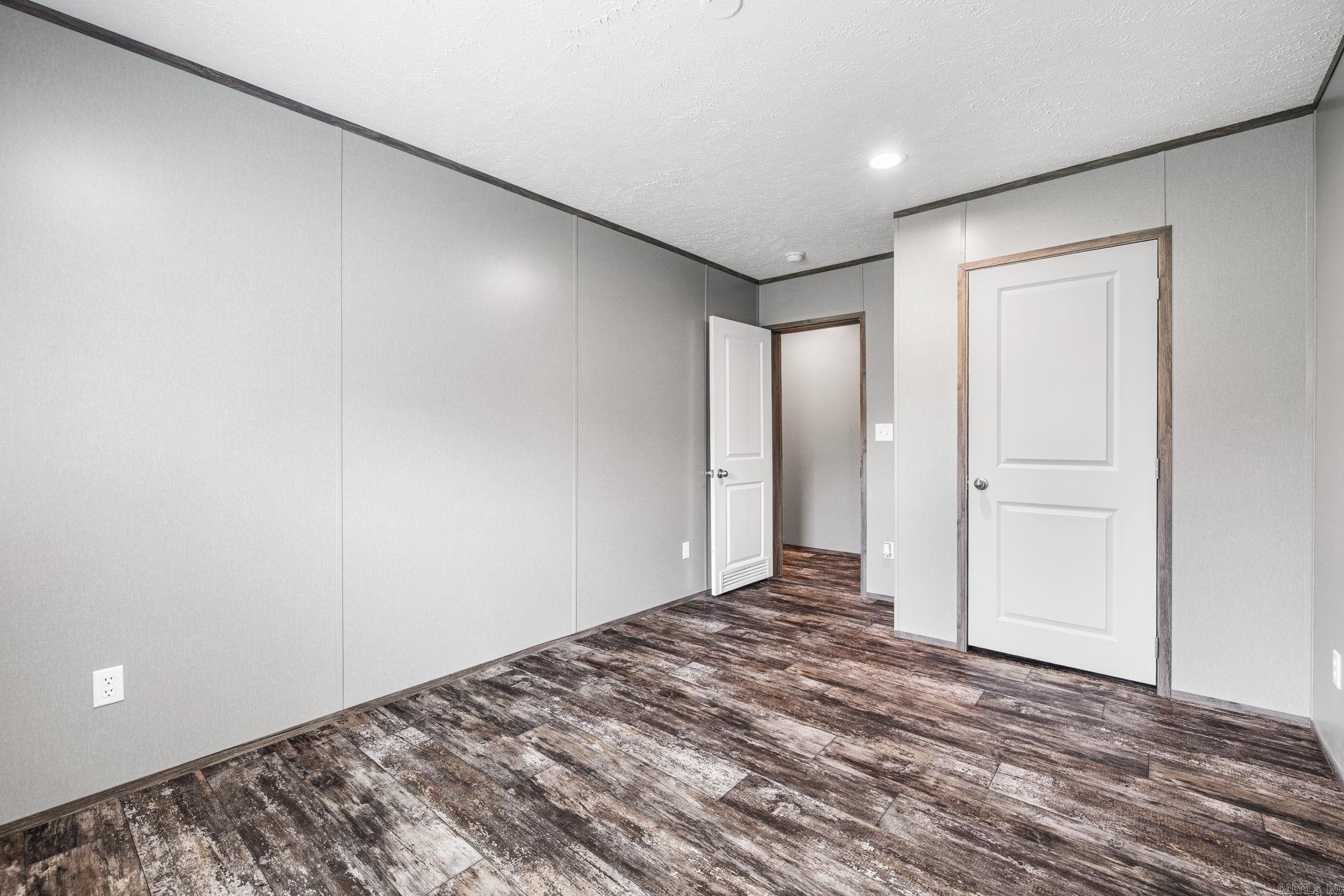 EAST MEADOW - Residential