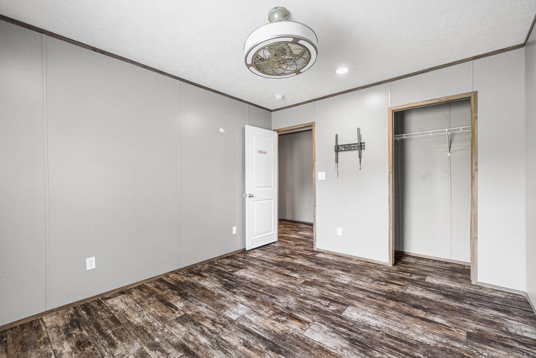 EAST MEADOW - Residential