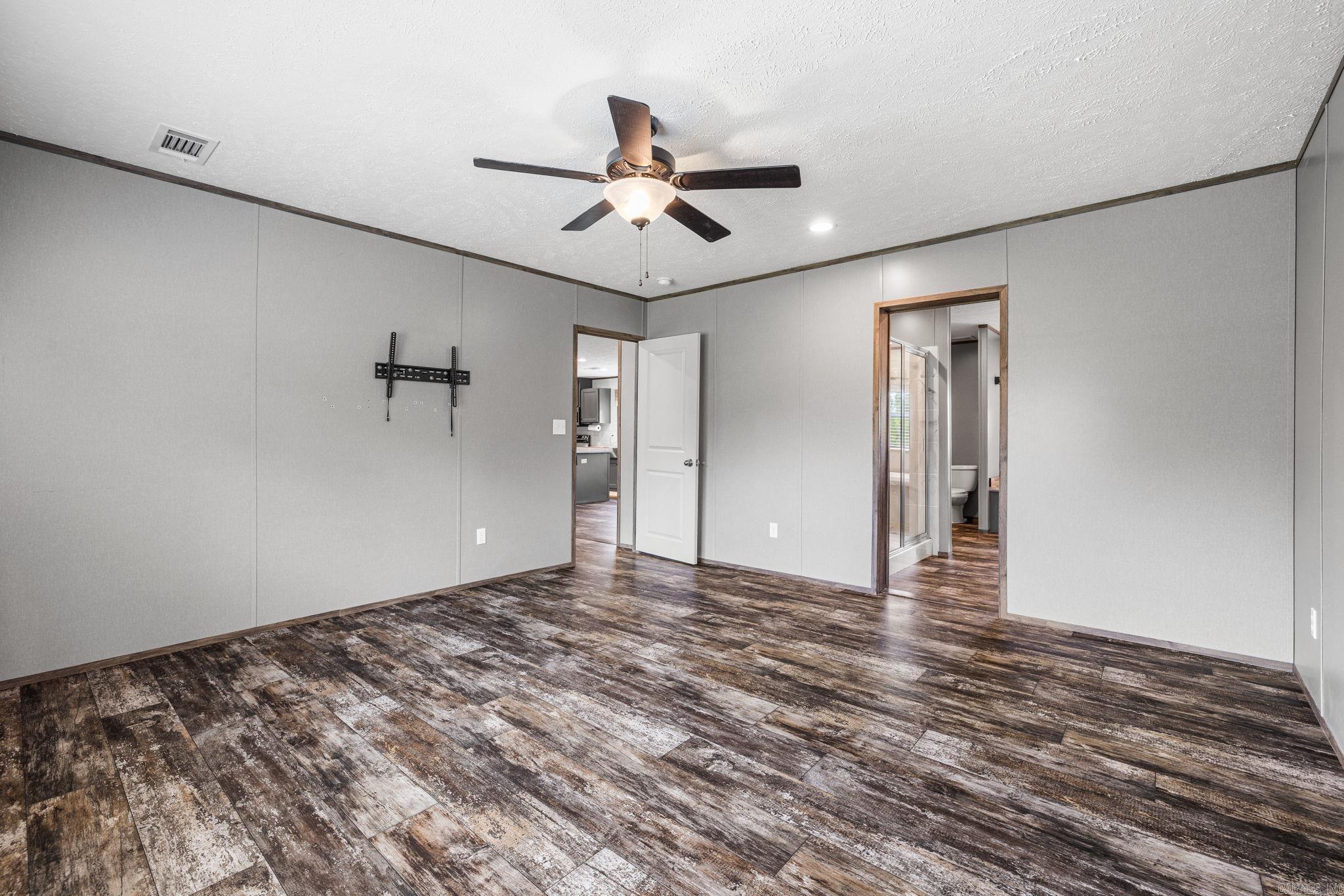 EAST MEADOW - Residential