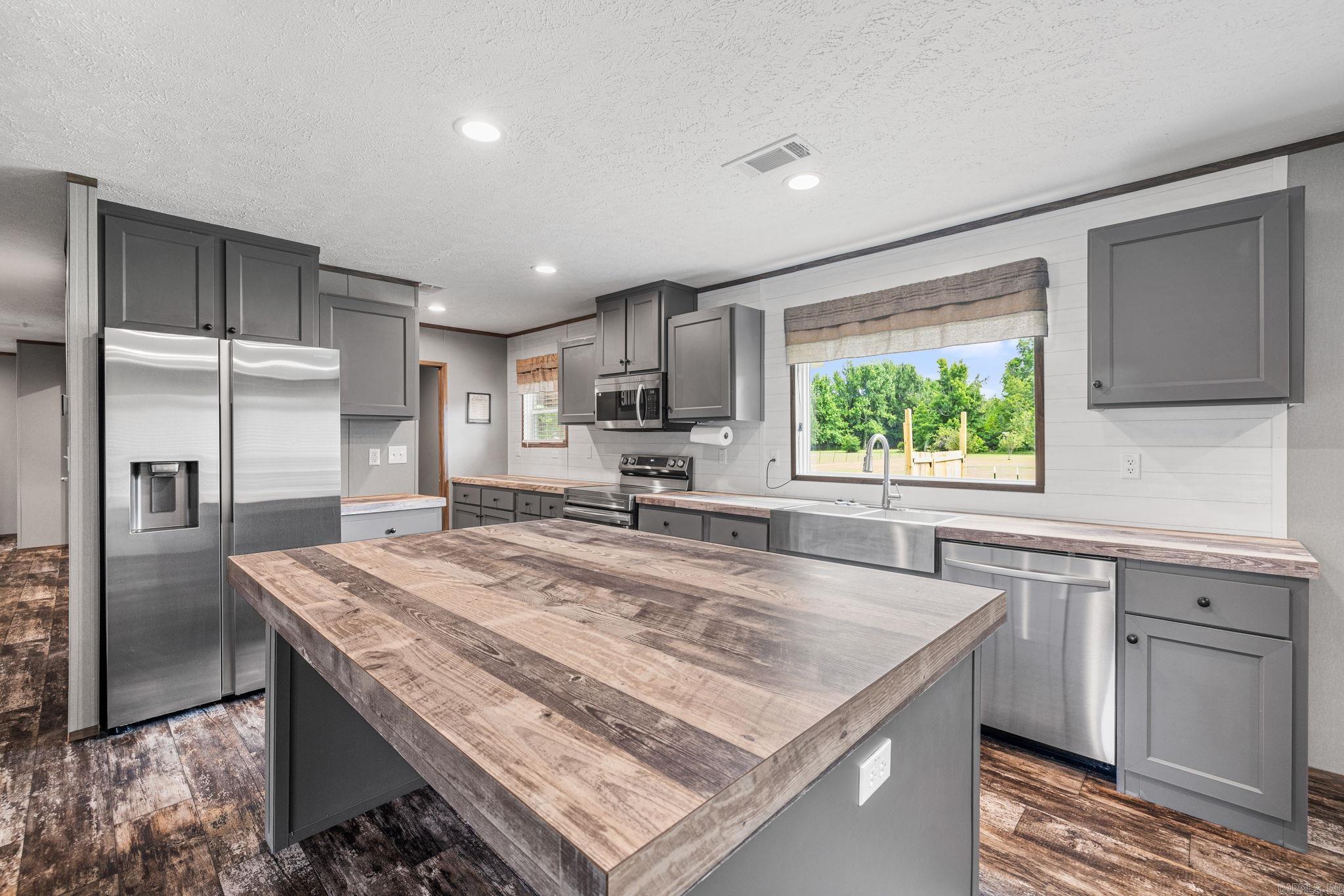 EAST MEADOW - Residential