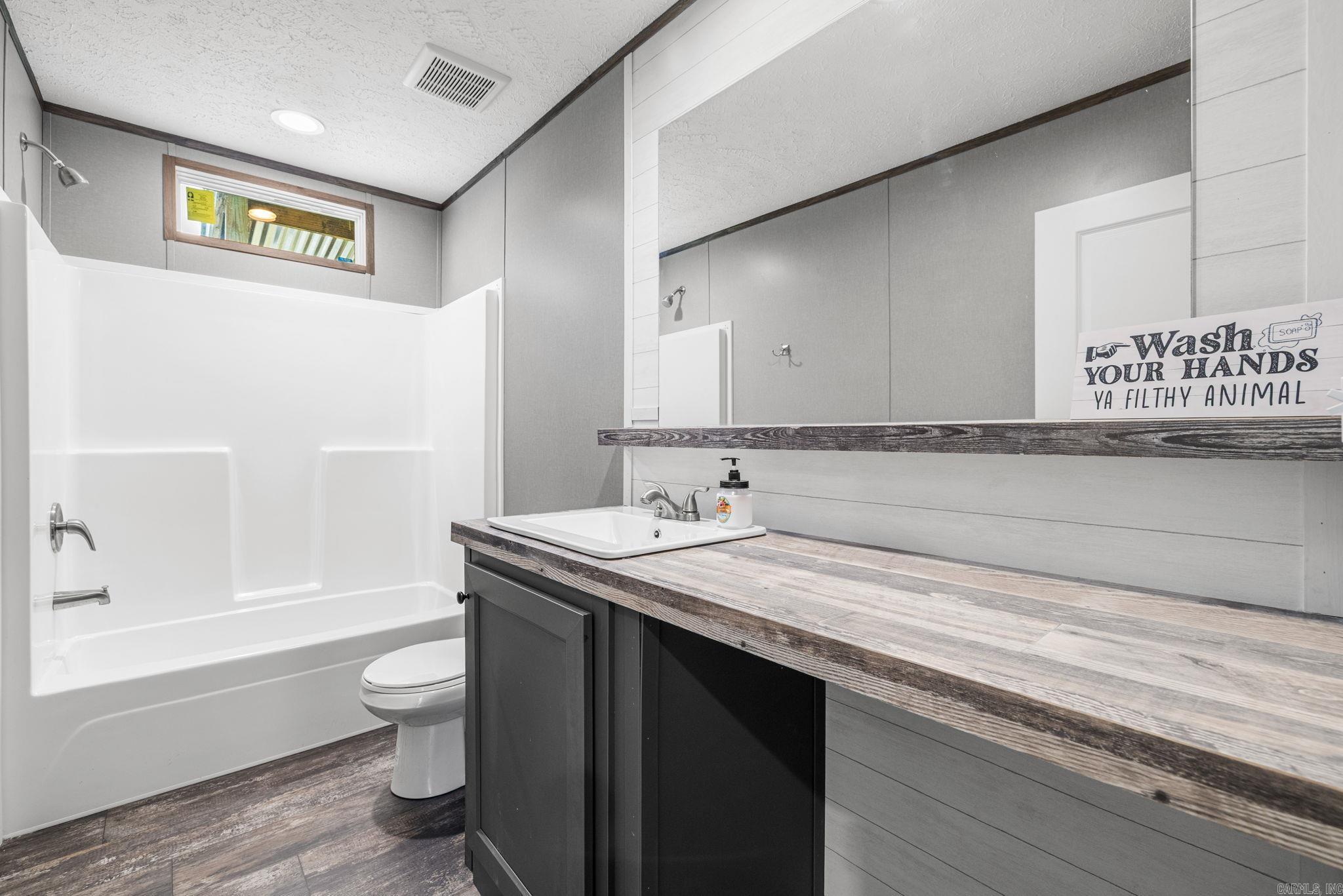 EAST MEADOW - Residential