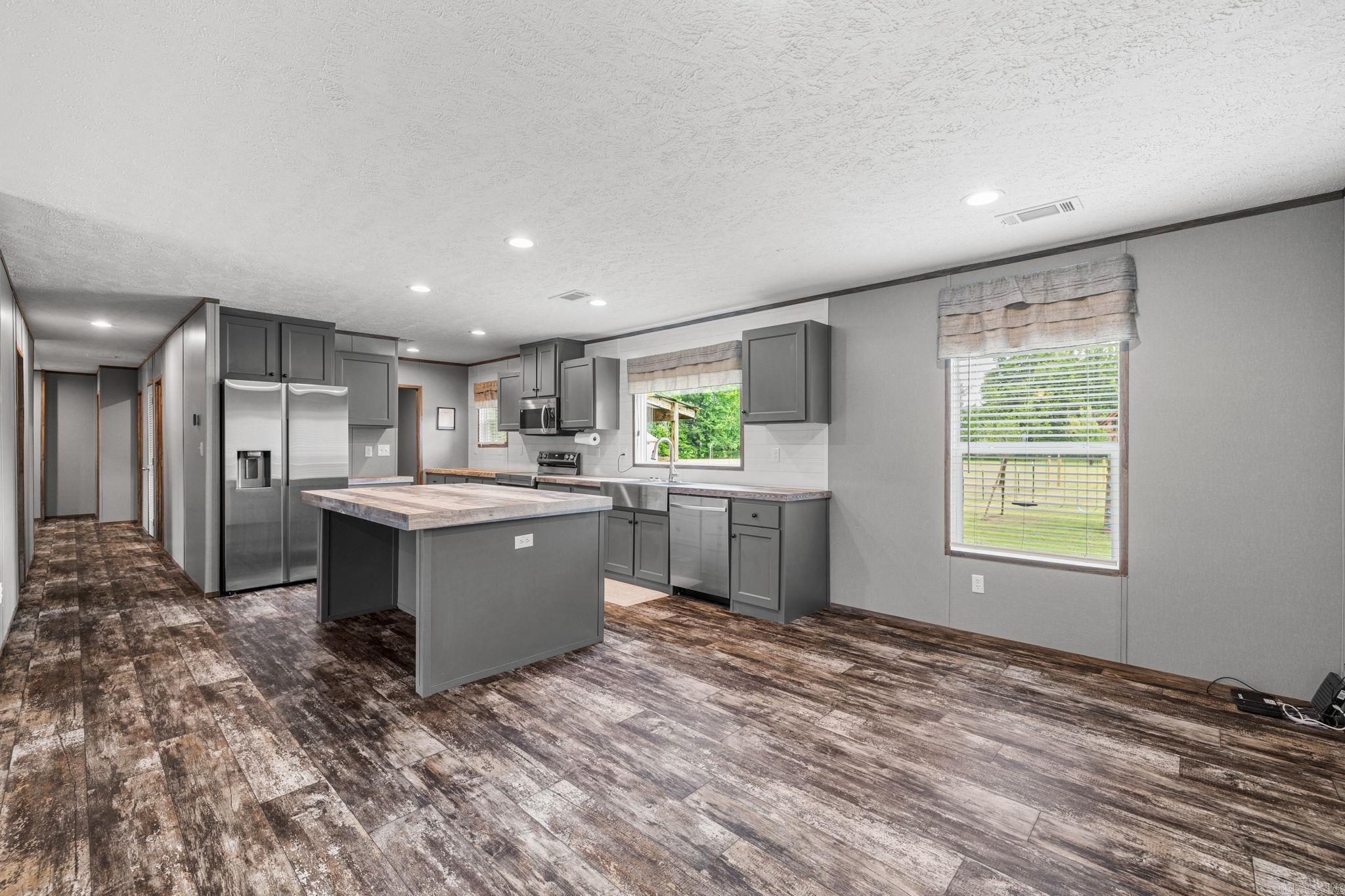 EAST MEADOW - Residential