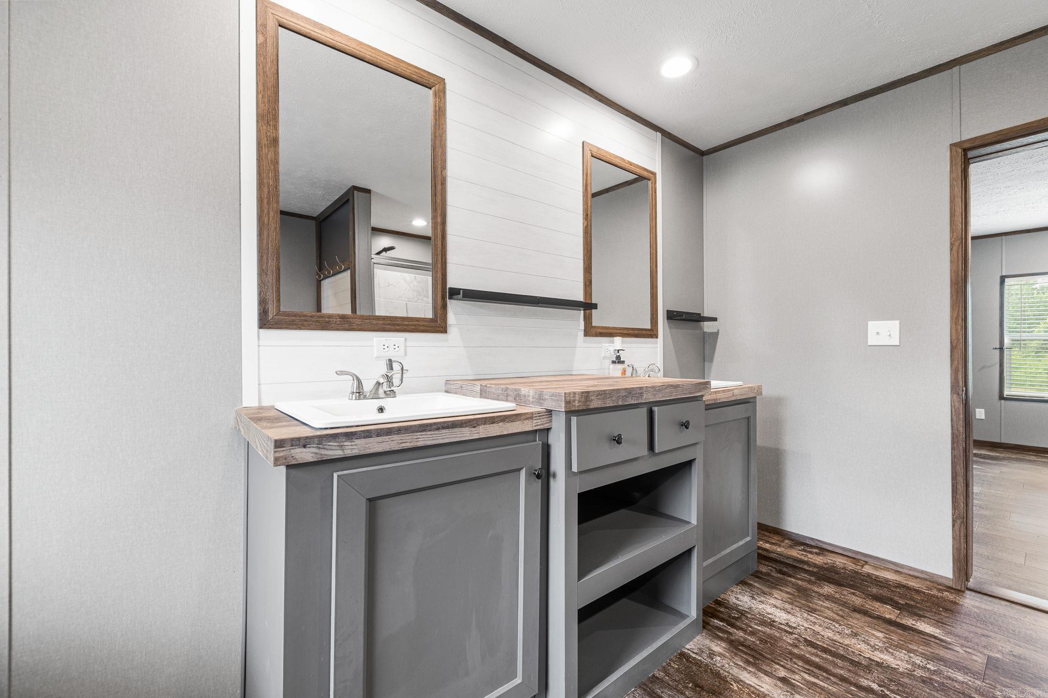EAST MEADOW - Residential