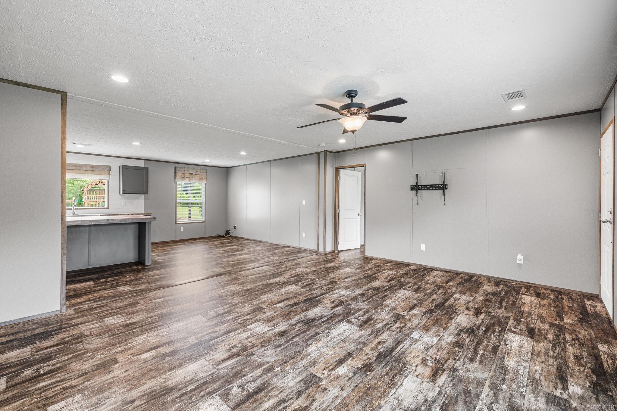 EAST MEADOW - Residential