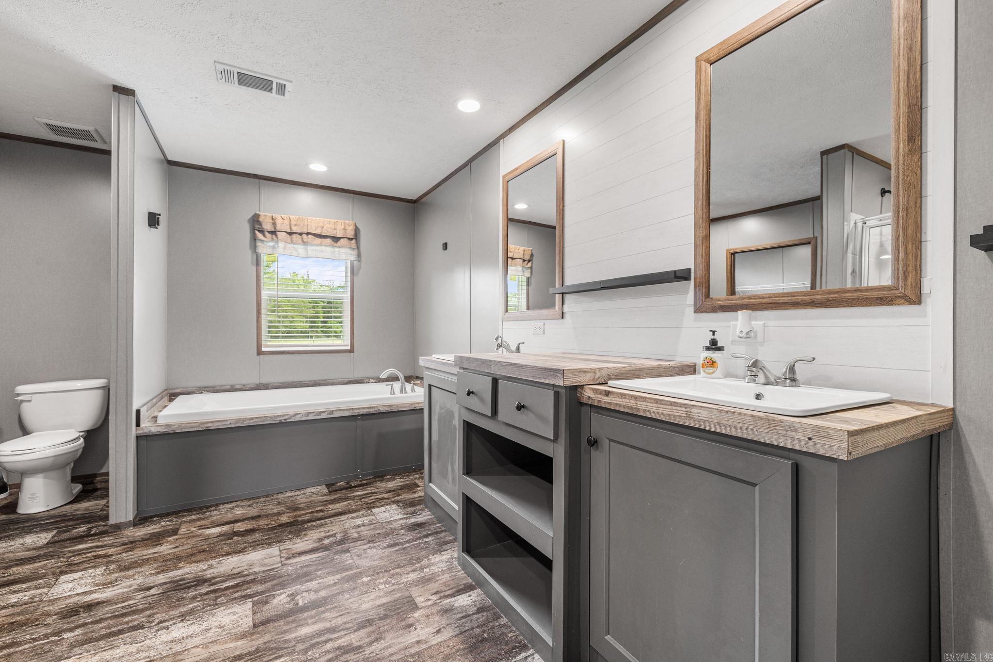 EAST MEADOW - Residential