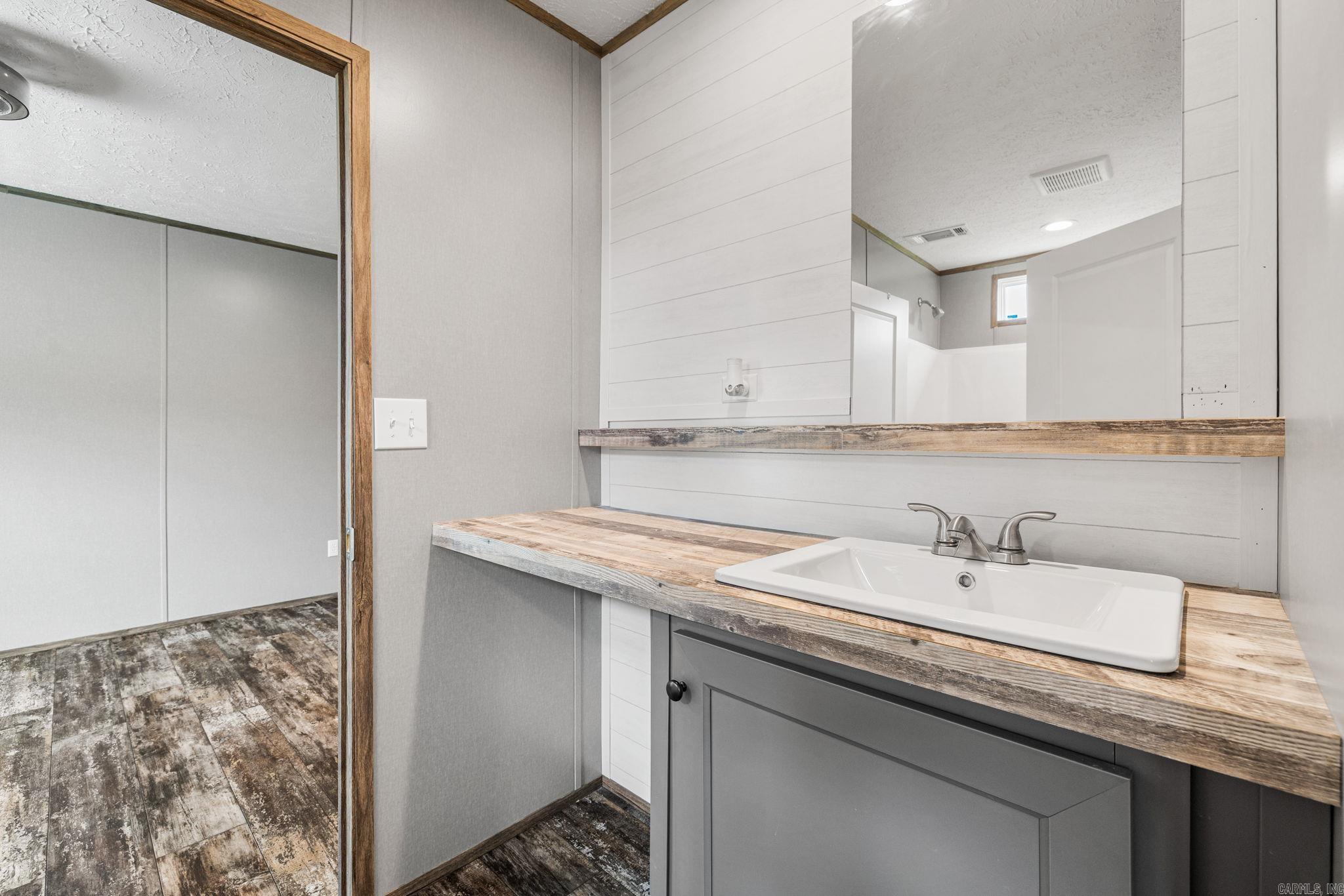 EAST MEADOW - Residential