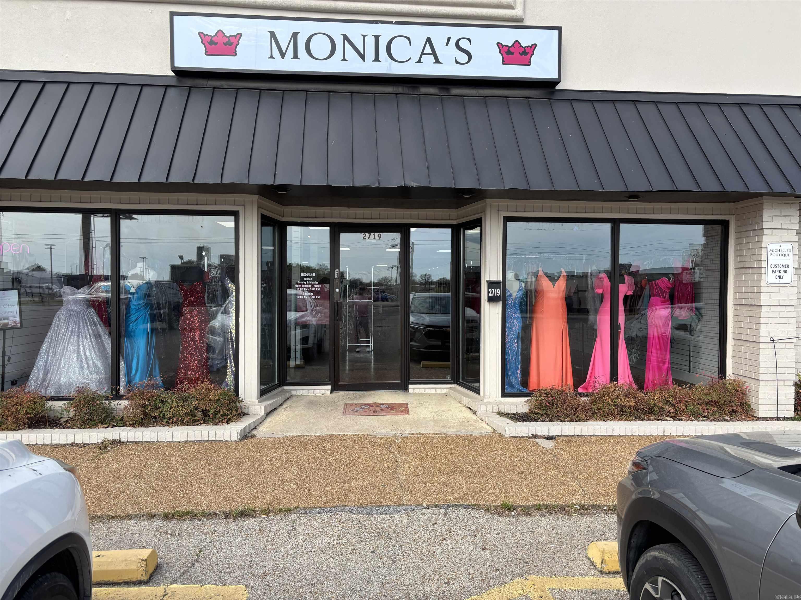 Commercial building for lease.