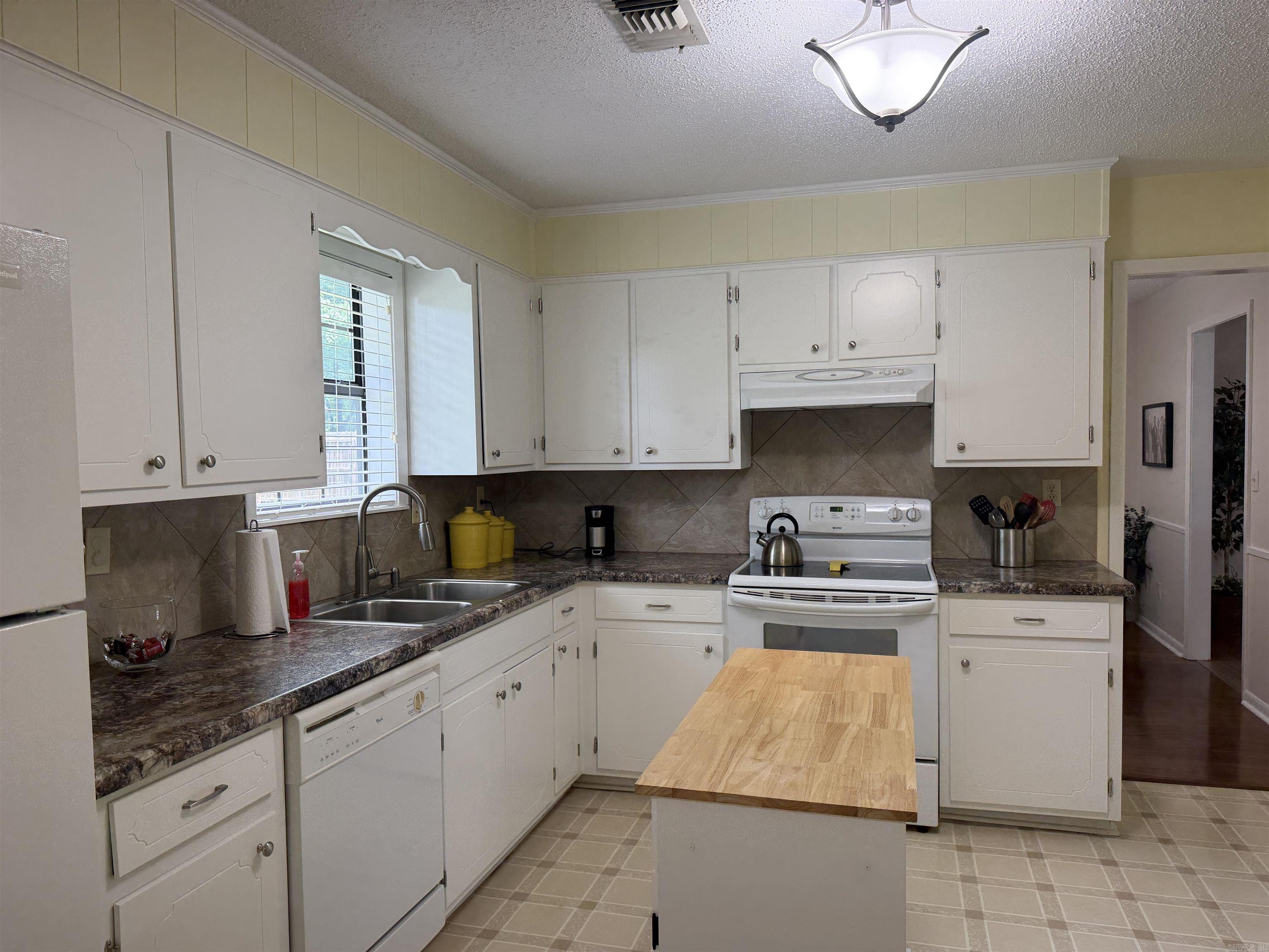 COLONIAL PARK - Residential