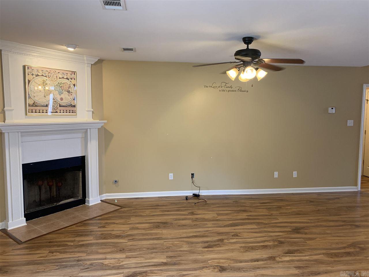 WALNUT POINTE NORTHLAKE SUBDIVIS - Residential
