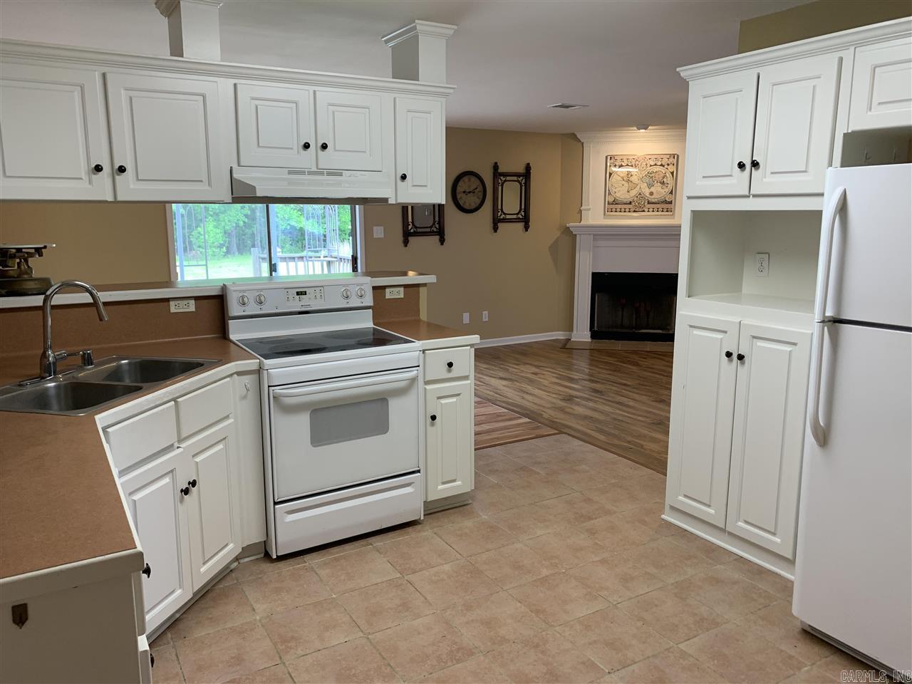 WALNUT POINTE NORTHLAKE SUBDIVIS - Residential