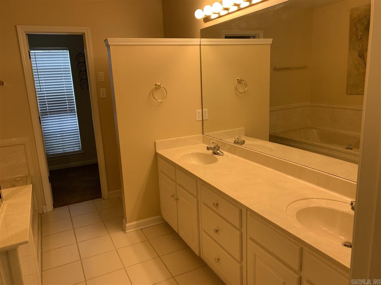 WALNUT POINTE NORTHLAKE SUBDIVIS - Residential