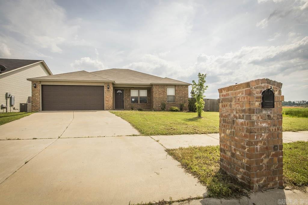 Fantastic 3 bed 2 bath home with a great open floor plan. This stunning home is located in a great neighborhood and is like a new construction. Home is close to shopping and easy commute to North Little Rock, Downtown Little Rock and Jacksonville. Easy to show.