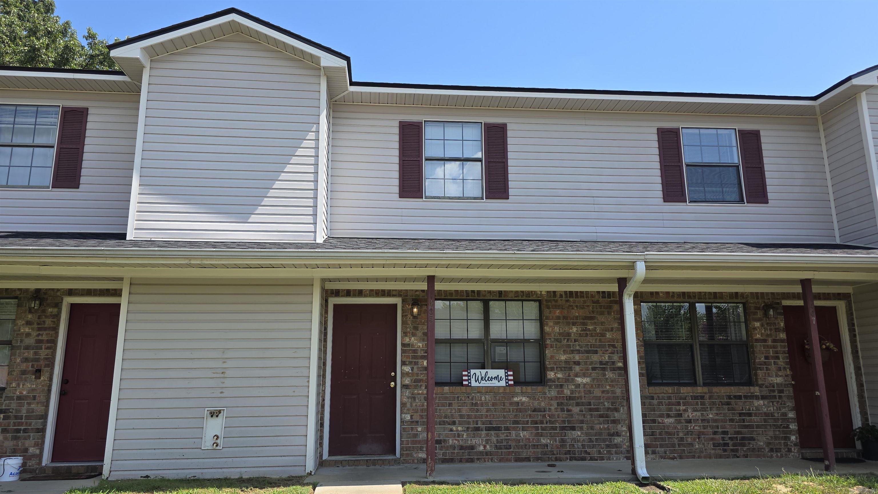 Updated 2 bedroom, 1.5 bath townhouse style condo great rental or 1st time home. Good rental history.