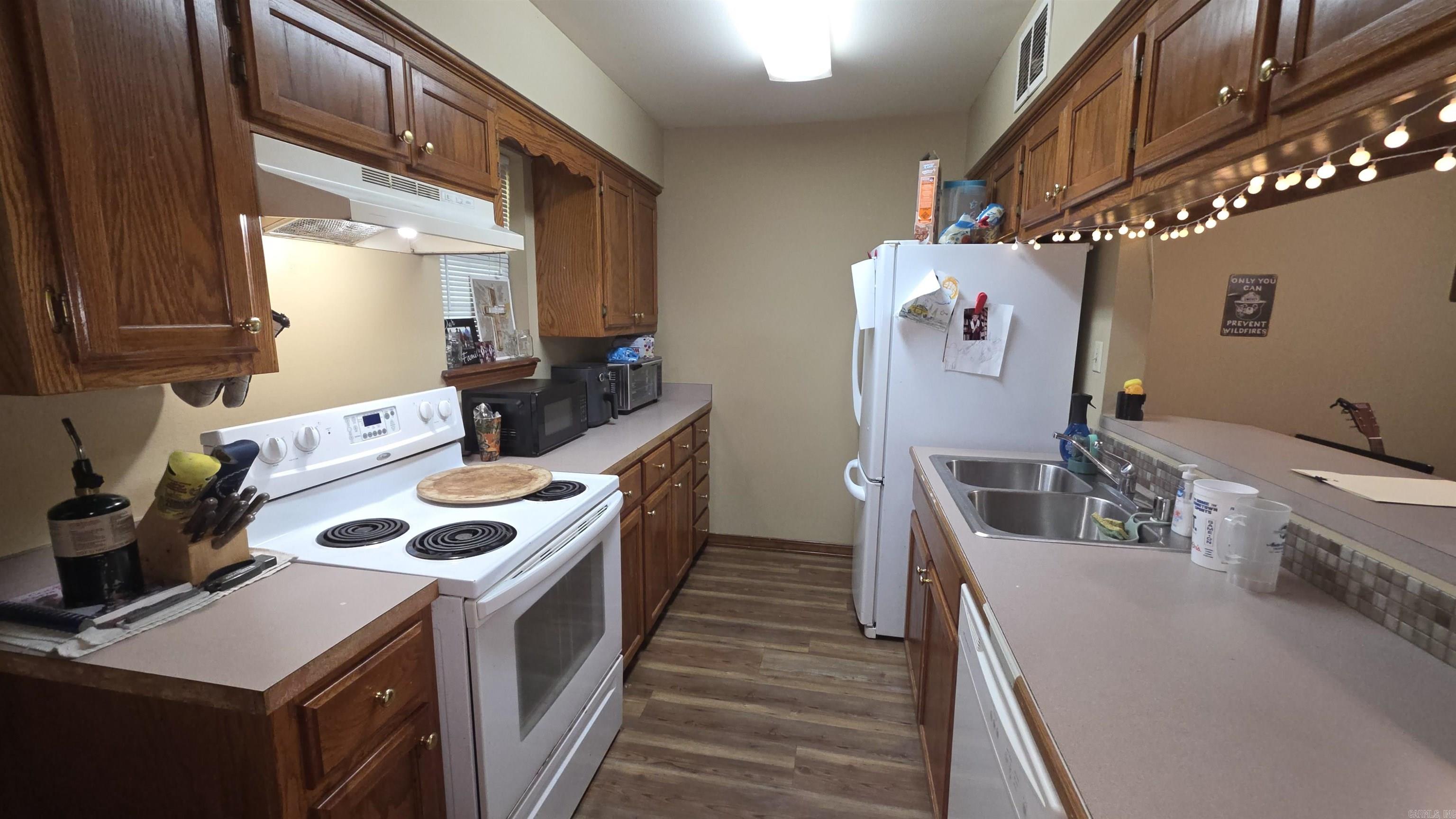 UNIVERSITY ESTATES - Residential