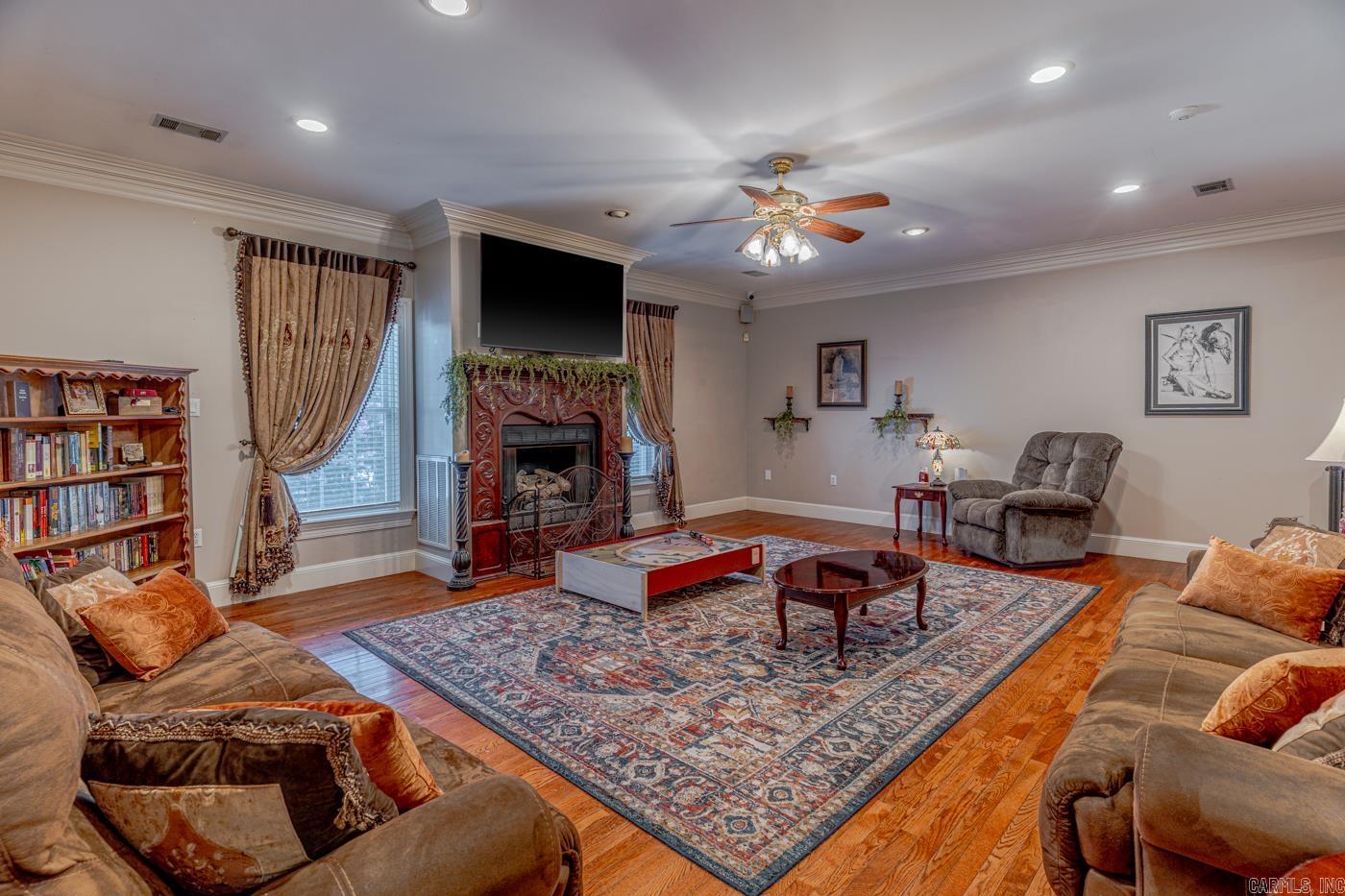 WOODSPRINGS ESTATES - Residential