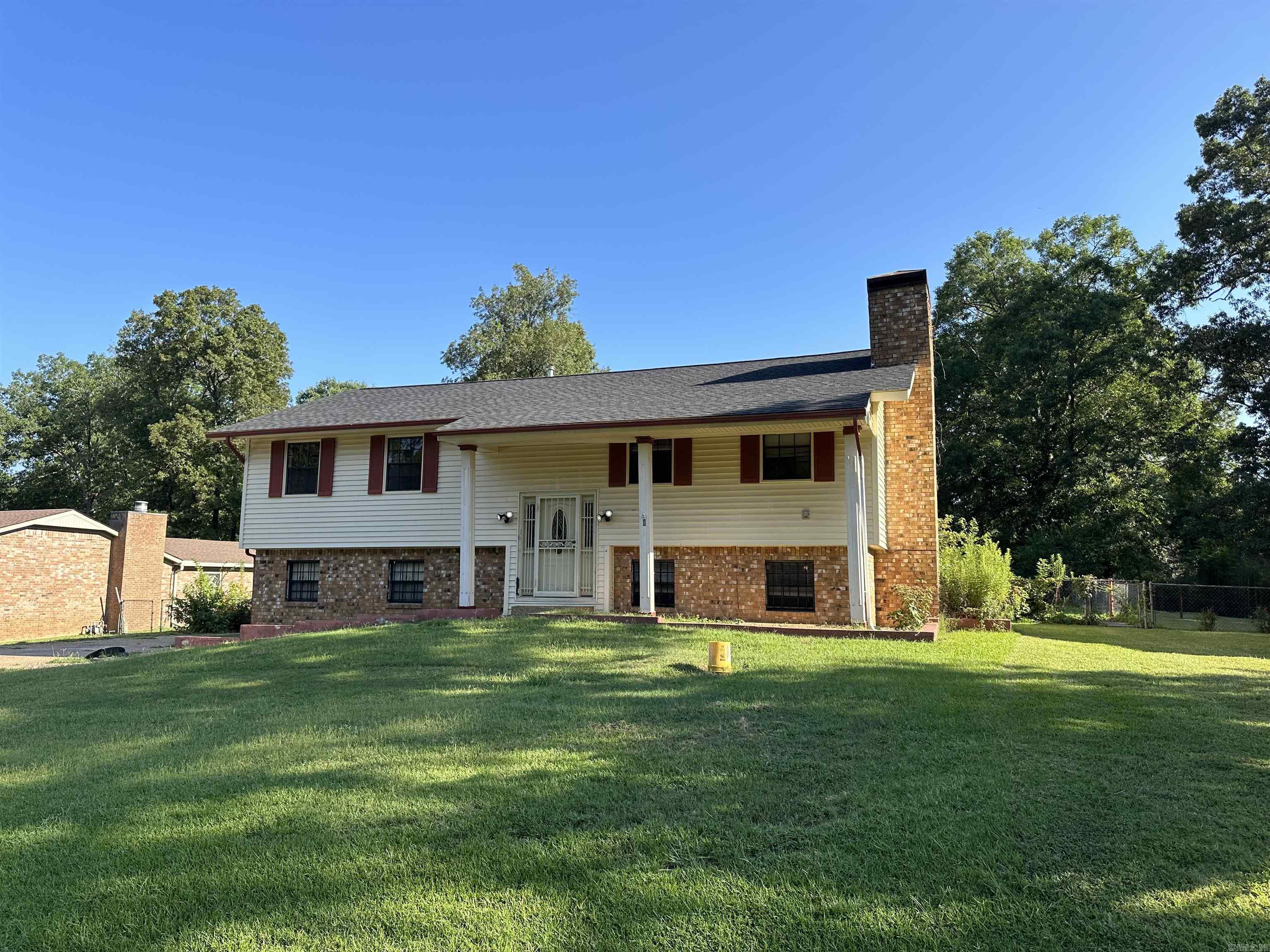 Discover this spacious 4-bedroom, 3-bathroom home nestled on an oversized lot in a peaceful cul-de-sac, offering a serene country feel while remaining conveniently close to the city. This split-level home boasts recent updates and is move-in ready. The master bedroom is situated on the main floor, with additional space downstairs perfect for a bonus area. Enjoy entertaining on the beautiful screened-in porch. Don't miss out—call today for your private tour!