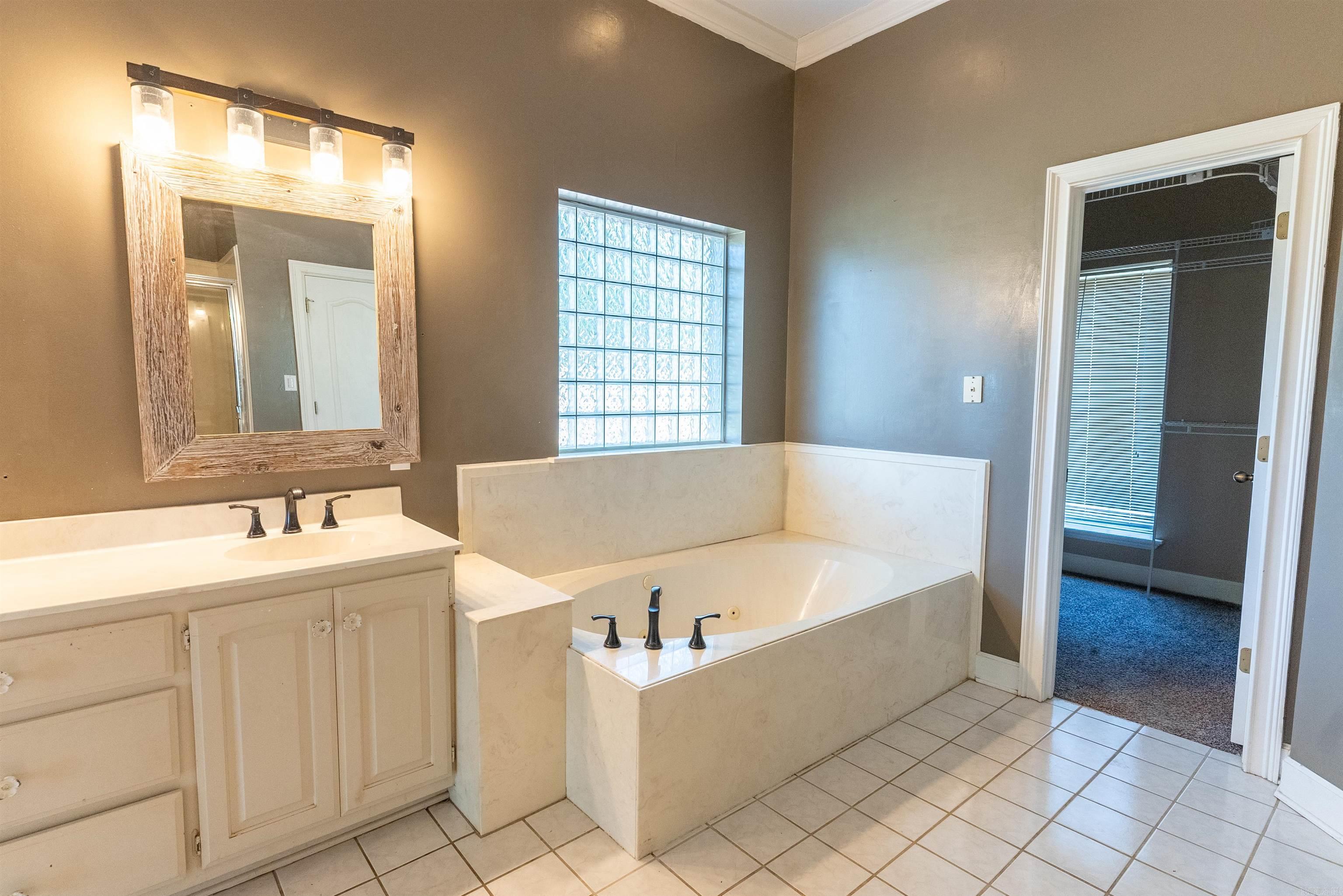 NORTH HILLS ESTATES - Residential