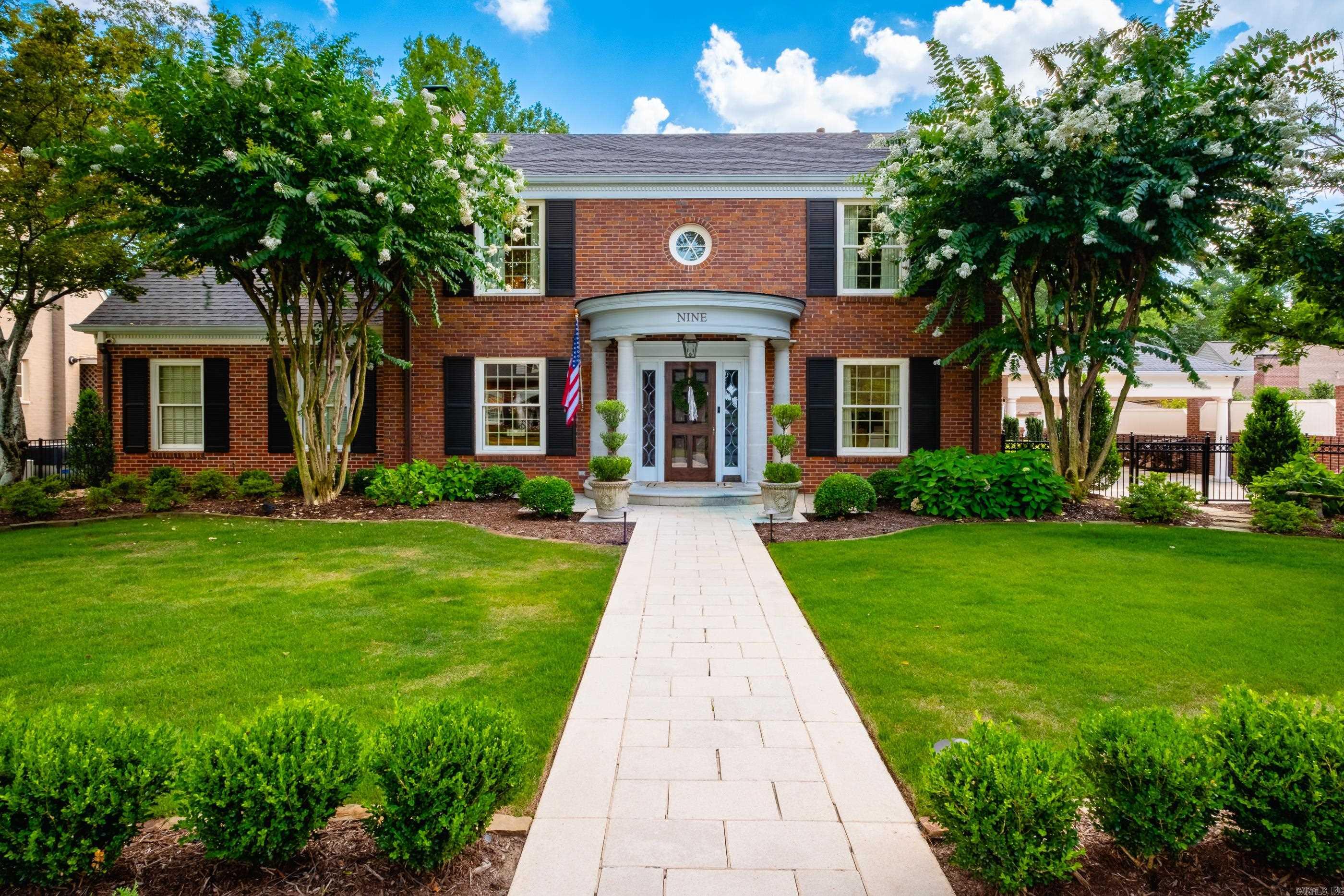 BEVERLY PLACE - Residential