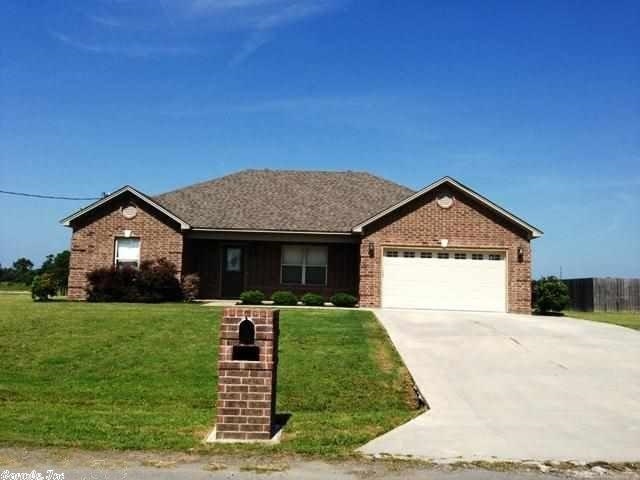 BEEBE 3-BEDROOM, 2-BATH BEAUTY BUILT IN 2008 & MOVE-IN READY! LARGE living room w/double tray ceiling..open to kitchen/dining area! Wonderful split bedroom plan!  Loaded with architectural interest! Crown molding!  Nicely decorated in neutral colors. Walk-in laundry room. Patio overlooking beautiful pasture land and pond for that country feeling! 2-car garage w/electric openers! Almost 1400 sq. ft priced to sell! Pre-approved for SHORT SALE!
