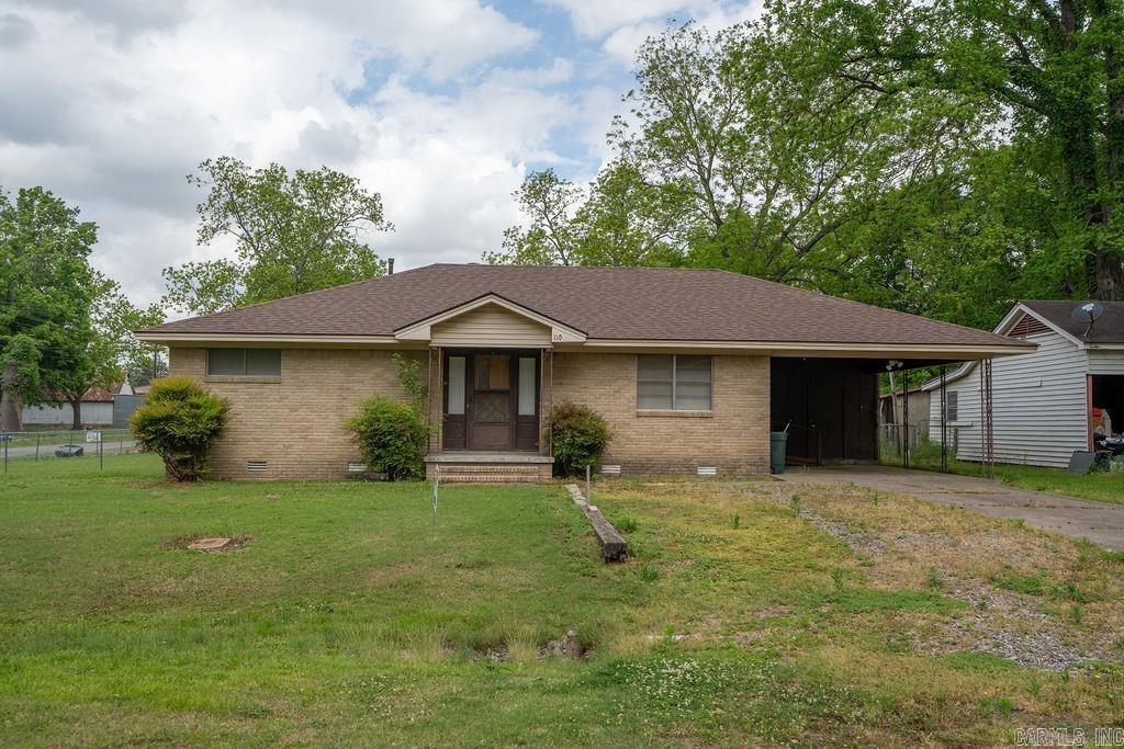 Located right in the heart of Des Arc, this inviting 3-bedroom, 2-bath home offers the perfect blend of small-town charm and everyday convenience. Just a block from local shops, dining and community favorites, you'll love the ease of in-town living. Spend your days enjoying the scenic banks of the White River-perfect for fishing, relaxing and soaking in everything this beautiful area has to offer. Whether you're looking for a full-time residence or a peaceful getaway, this home delivers comfort, character, and a lifestyle you'll love.