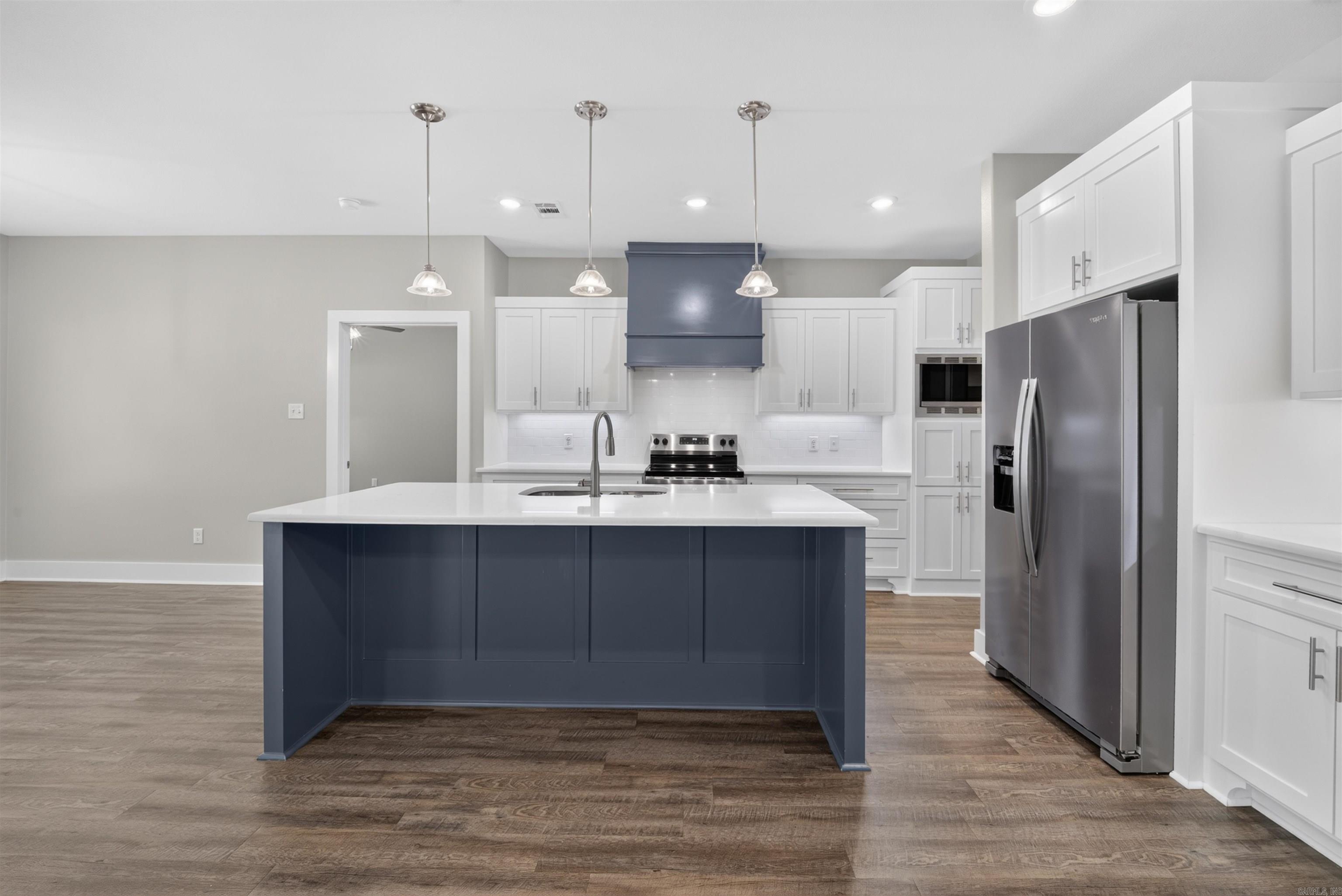 CYPRESS VALLEY - Residential