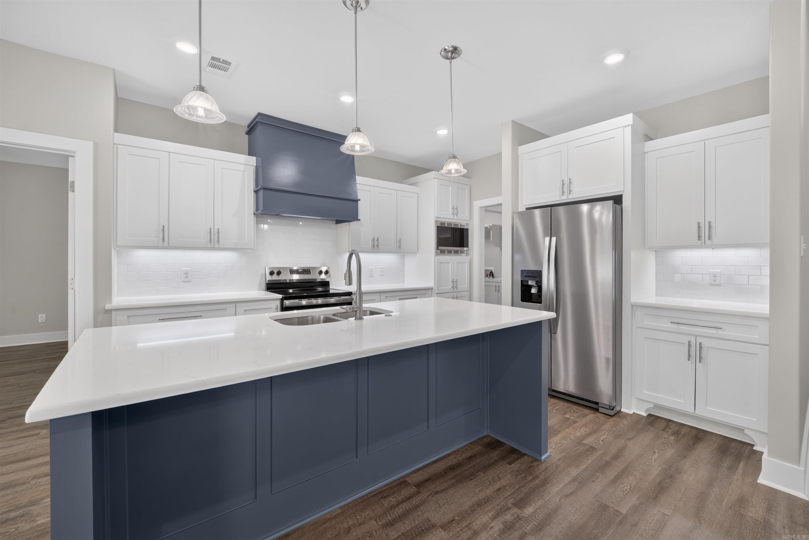 CYPRESS VALLEY - Residential