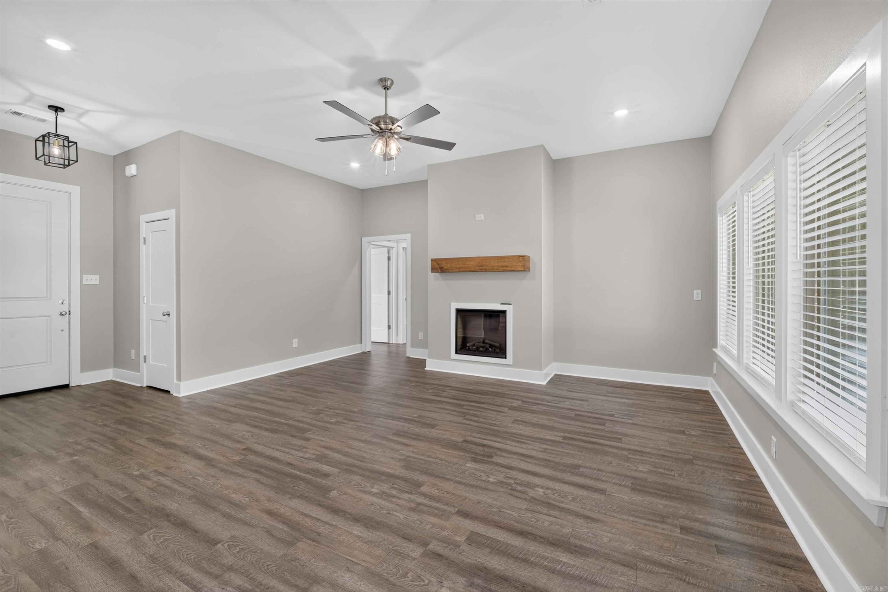 CYPRESS VALLEY - Residential