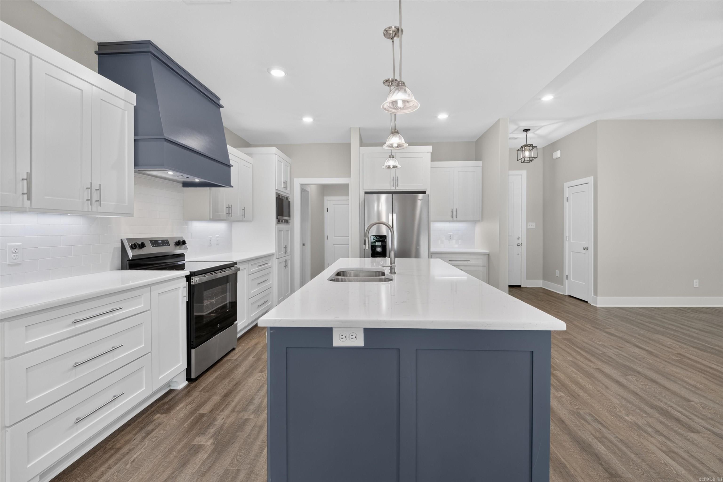 CYPRESS VALLEY - Residential