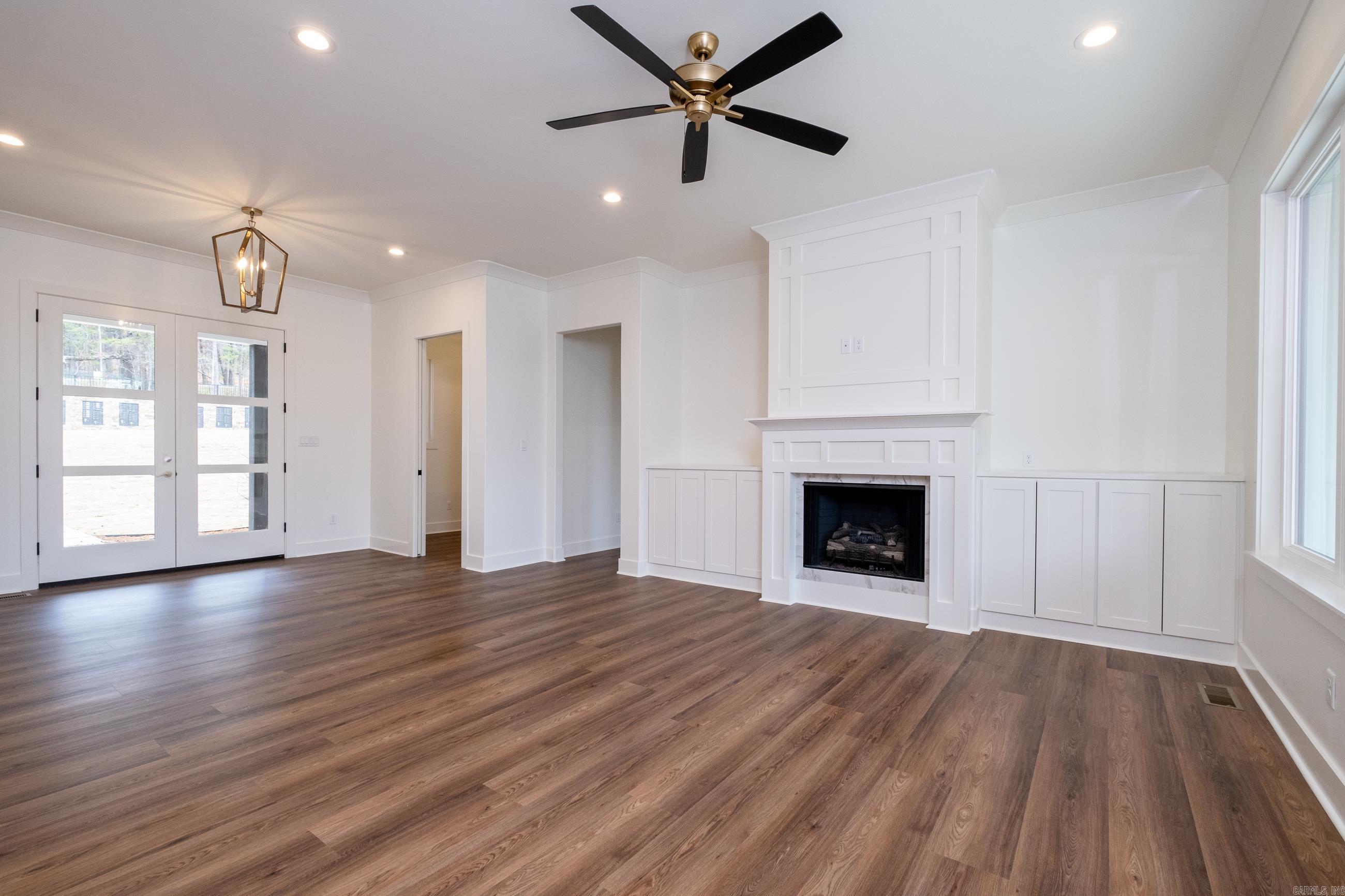 BEAR DEN ESTATES - Residential