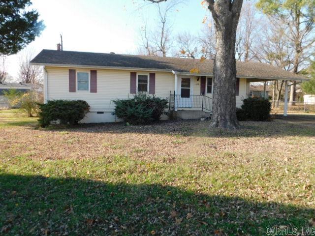 Nice built three (3) bedroom, one (1) bath home in the city limits of Mountain Home. Close to downtown, shopping center and medical, just minutes to Norfork Lake, the White River and lots of shopping.  This home has a nice level yard with chain link fence in the back. This home has a one car carport attached.  The home is being sold “as is where is”. Will make a great starter home or rental property.  It’s ready to move into and won’t last long.