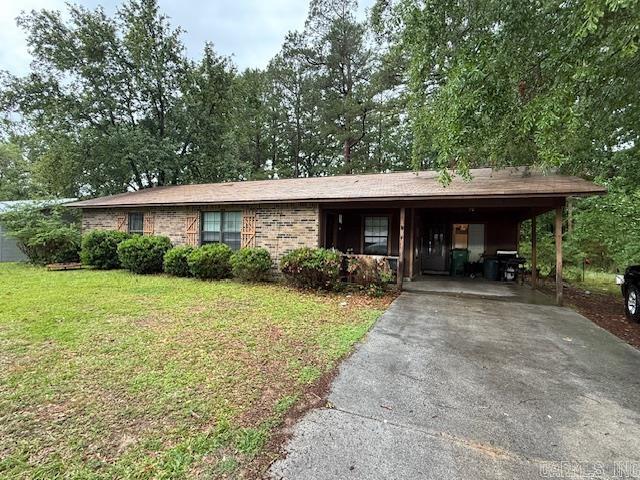 This lovely home offers 2 bedrooms and 1 bathroom, perfect for comfortable living. Located in a desirable area, it’s close to parks, shops, and other essential amenities. Enjoy the peace and tranquility of a quiet neighborhood while being conveniently near everything you need. **TENANT OCCUPIED**