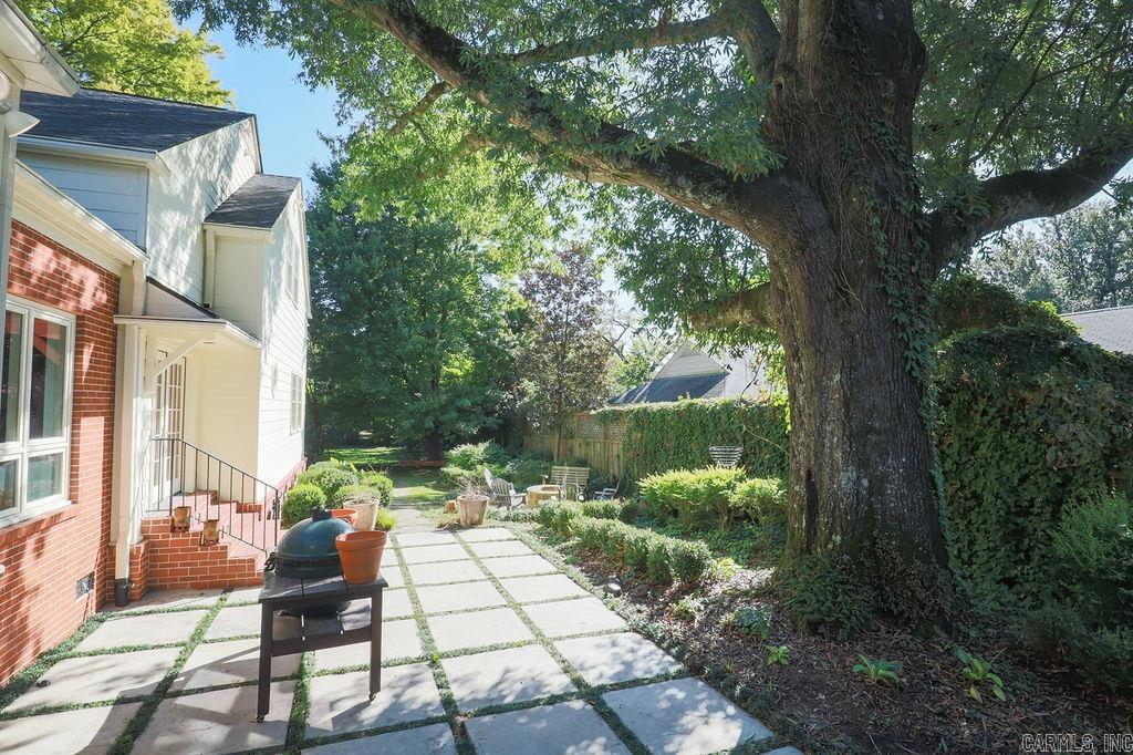 BEVERLY PLACE - Residential