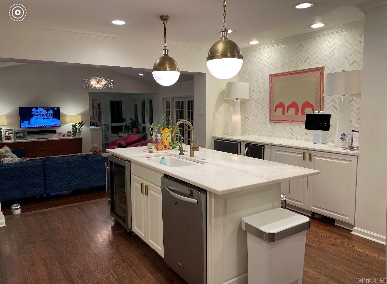 BEVERLY PLACE - Residential