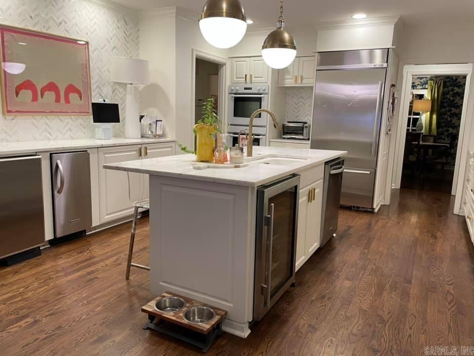 BEVERLY PLACE - Residential