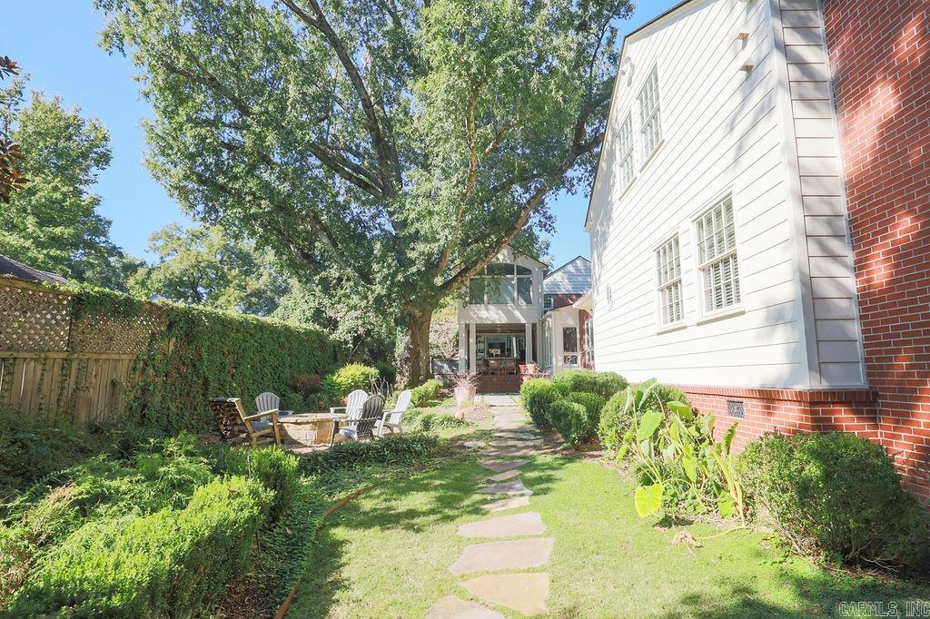 BEVERLY PLACE - Residential