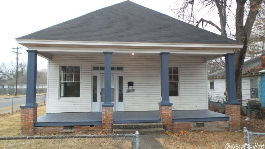 All information available at YOUR RENTAL TEAM dot COM, including self-showing instructions & application. No need to call, go to website above.  Welcome Home to 1601 Chandler in North Little Rock, for rent. *$0 Deposit Option Available - Please read the full description* All information about this property is available at Your Rental Team dot com on the rentals tab, including self-showing instructions and application. These properties are available for self-showings by clicking the "Schedule Showing" button on the property details page. All information available at Your Rental Team dot com. If property is listed on our agency website, it is still available. If not, it has already been rented.  Welcome home to 1601 Chandler in North Little Rock's historic Holts Industrial subdivision. This move in ready home features 2 bedrooms, 1 bath with 1176 square feet, with large kitchen, large dining room and large living room. Central Heat and Air. Also includes large corner lot with fenced in backyard. Relax on the front porch.  Maintenance requests are being handled quickly, and tenants have an online portal to submit maintenance requests, and to pay rent via ACH or Credit/debit card.