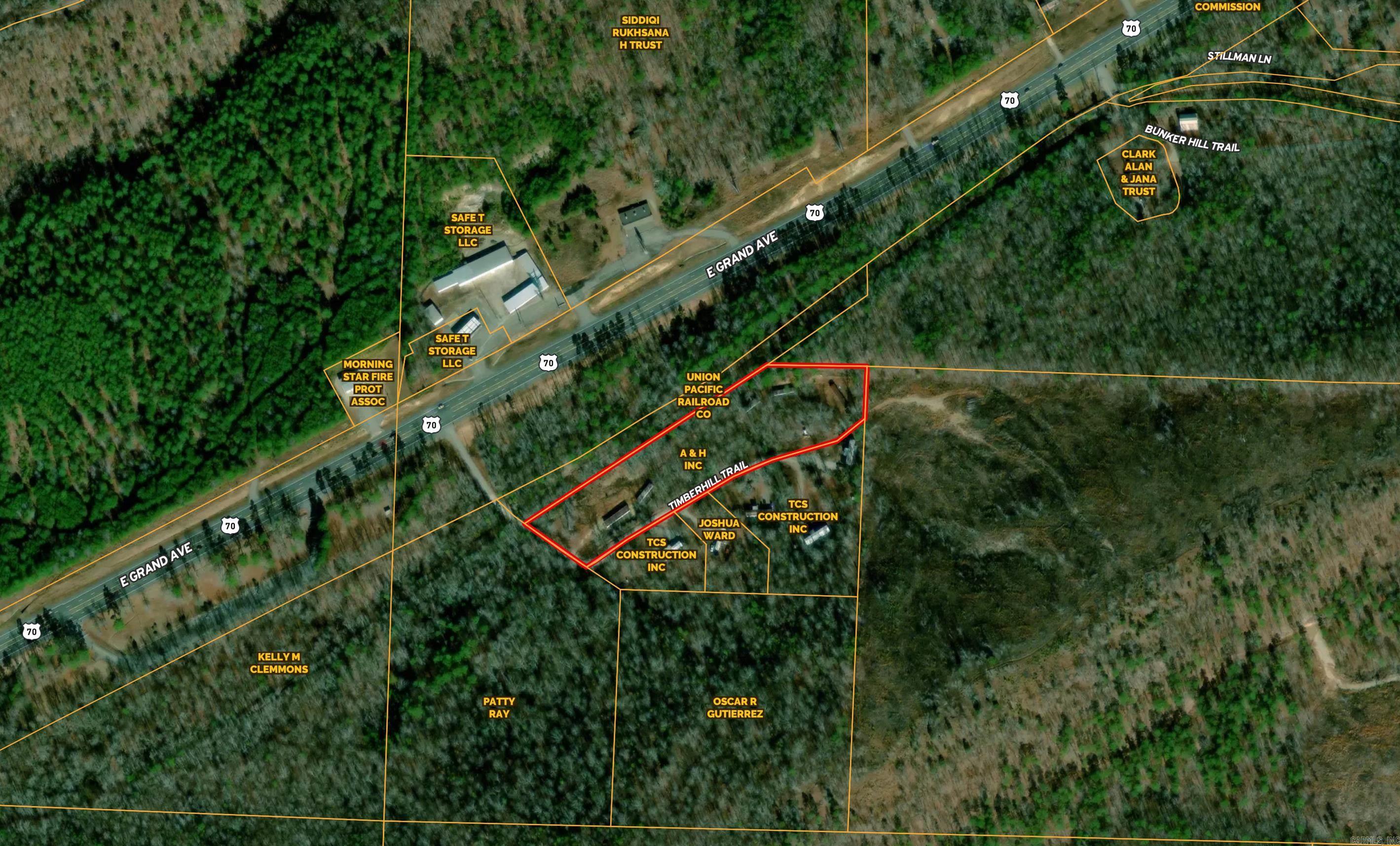 Ample acreage makes it suitable for a wide range of commercial, mixed-use, or investment opportunities. Property sits in between Exit 114 off of I 30 and is even more convenient to Hot Springs area.