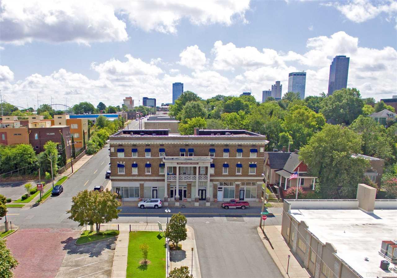 Great 1 Bedroom-1 Bath apartment. New flooring and granite counters, secure building, laundry facilities on site. 10 foot ceilings, all appliances furnished. This beautiful downtown property is located near Union Station. In addition, there is laundry facility located on the property.  Tenant pays electric and $65 for water and trash.