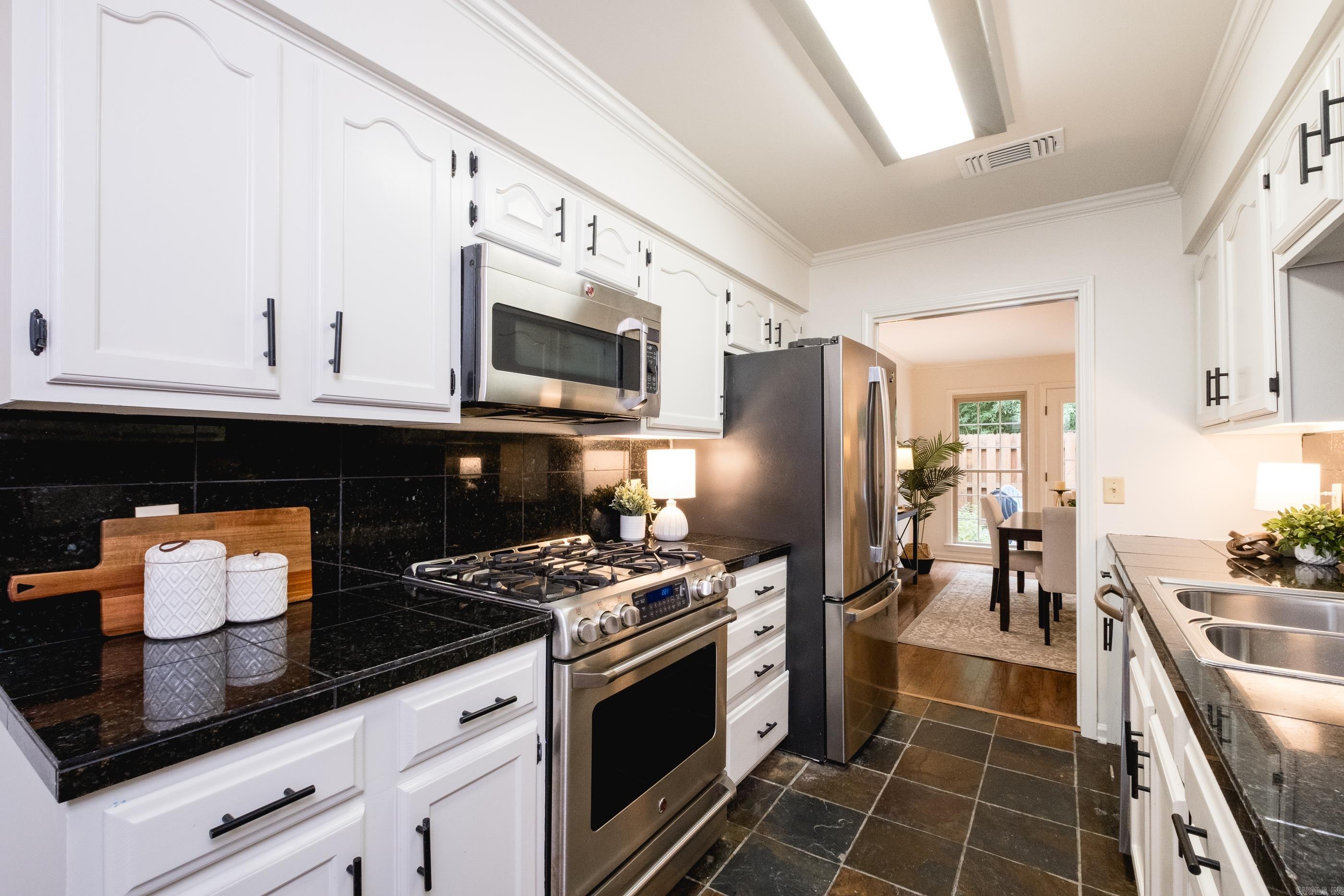 ANDOVER SQUARE - Residential