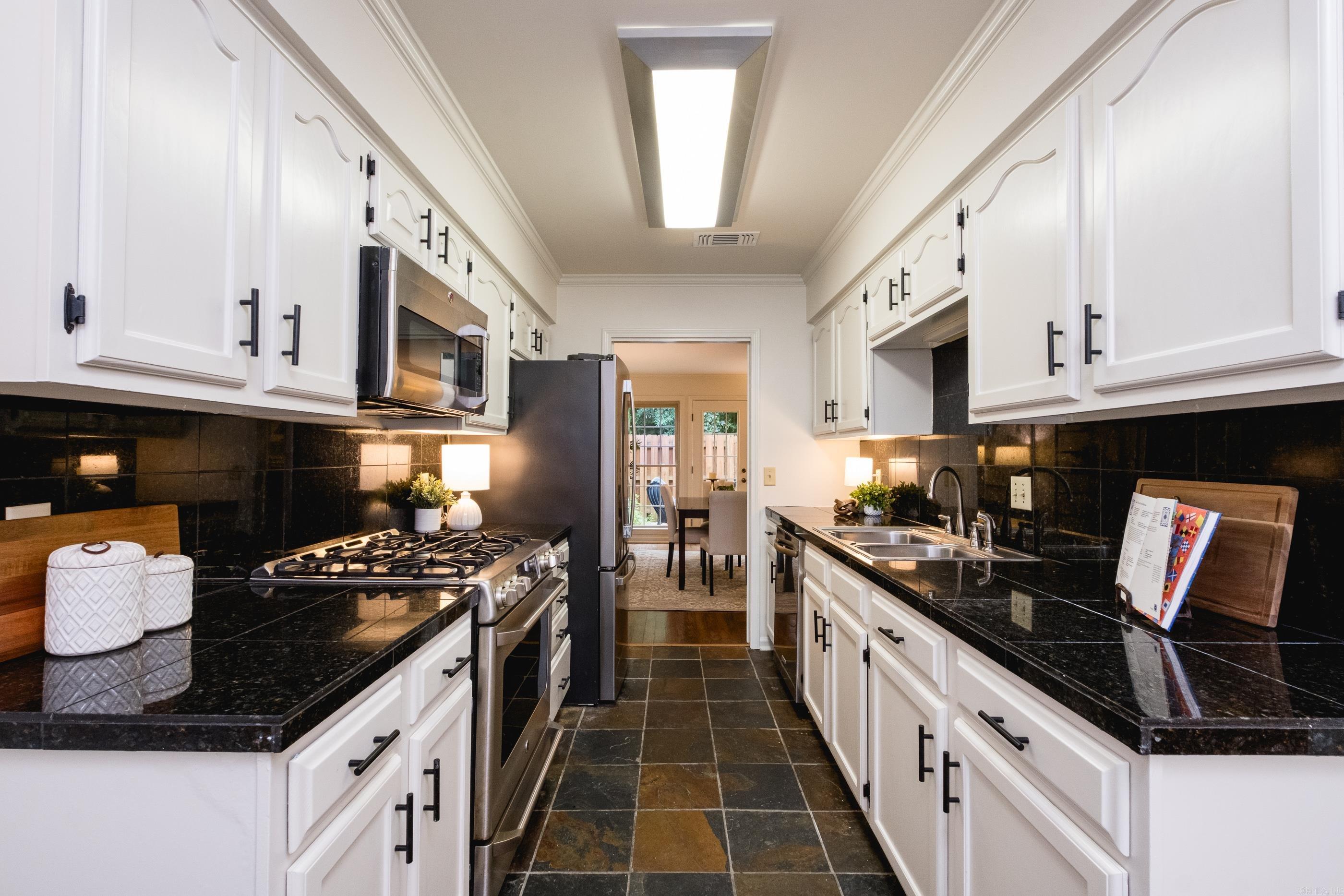 ANDOVER SQUARE - Residential