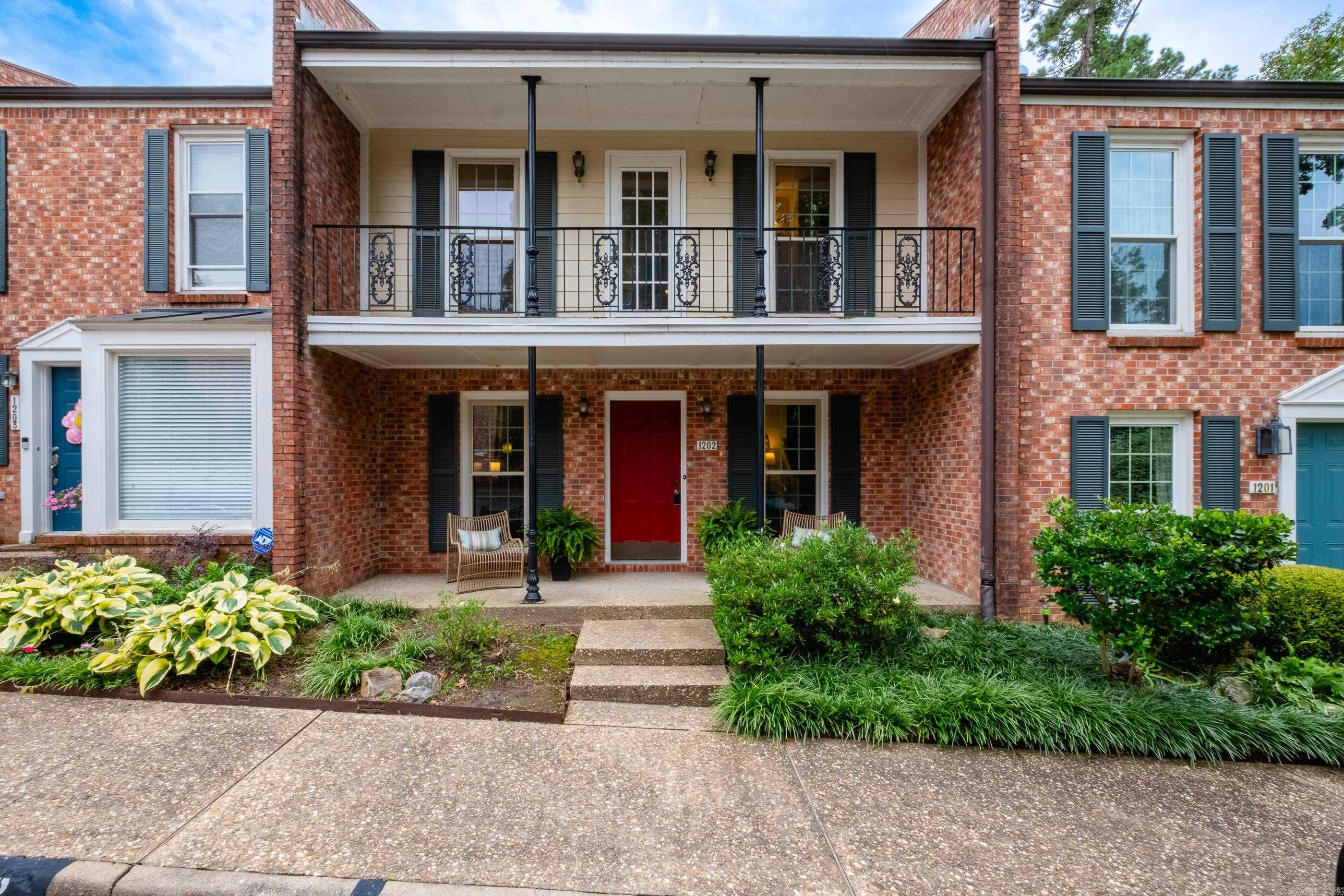 ANDOVER SQUARE - Residential