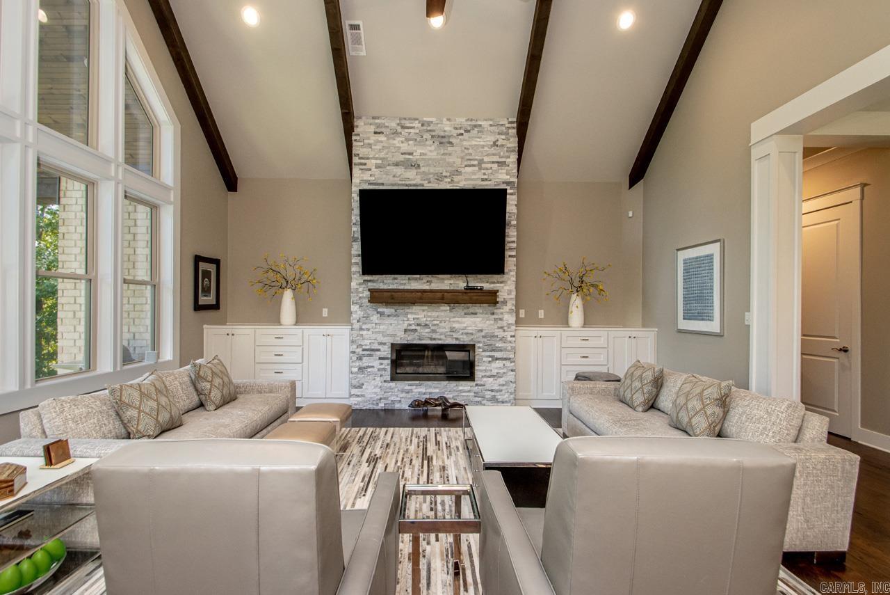 WOODLANDS EDGE - Residential