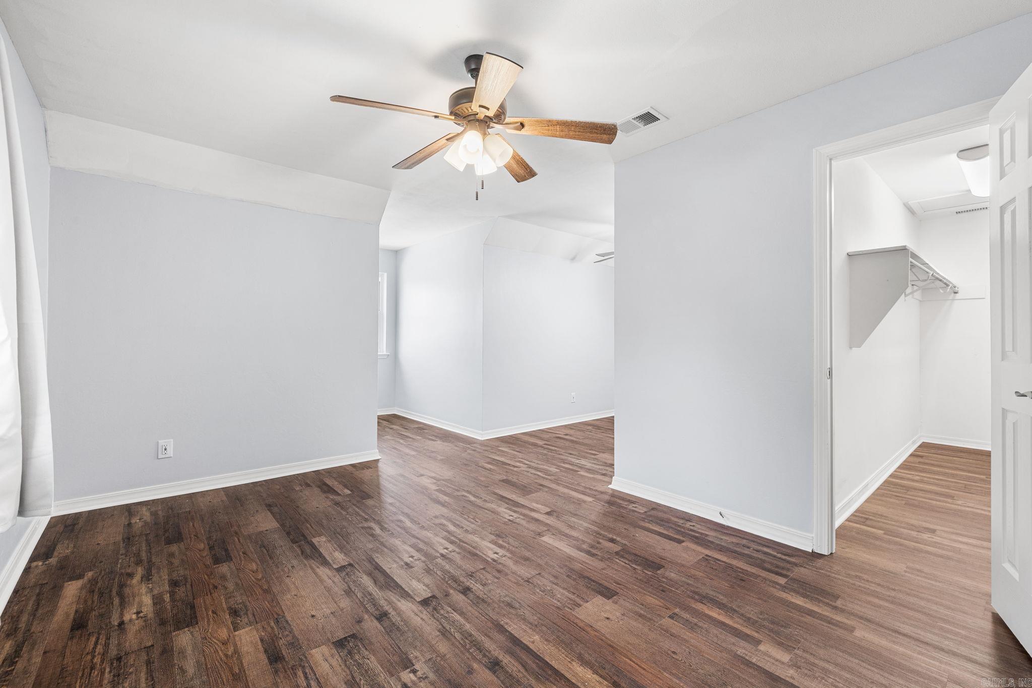 COUNTRY WOOD SUB UNIT - Residential