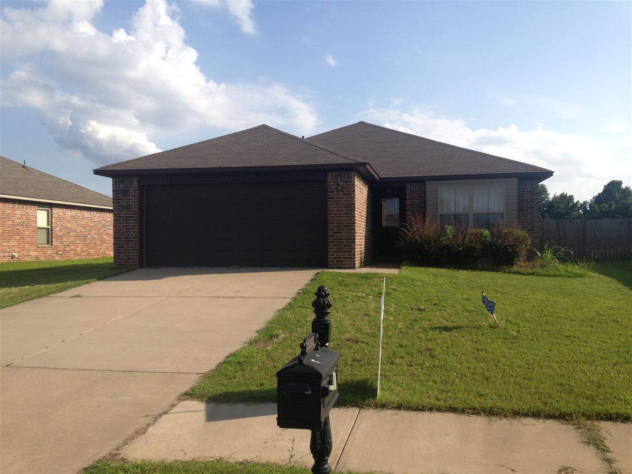 This is a really cute home with a huge fenced in backyard and patio. Check out this open floor plan. The living room leads to an open spacious eat-in kitchen with breakfast bar, pantry, and black appliances . Plus there's beautiful wood flooring, carpet, and tile throughout home. You are within 15 minutes from downtown Little Rock, North little Rock and minutes from shopping & restaurants.... Make your appointment today! See agent remarks