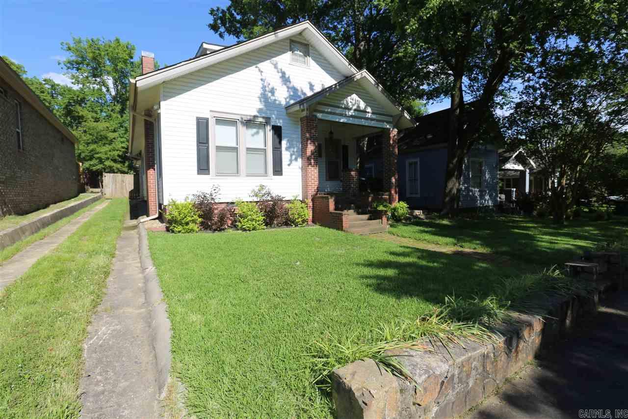 "My Heart is on Valentine" Move-in ready with killer kitchen! Master bedroom on main level. Second bedroom, bath, and office/bonus space upstairs. Upstairs square footage is close to 400 square feet and not counted in overall square footage advertised. Steps away from the new brewery, revamped Oyster bar, and other shops and restaurants! Big backyard and patio for entertaining guests and welcoming front porch with a porch swing to watch the world go by. Agents- See list of updates in agent remarks.