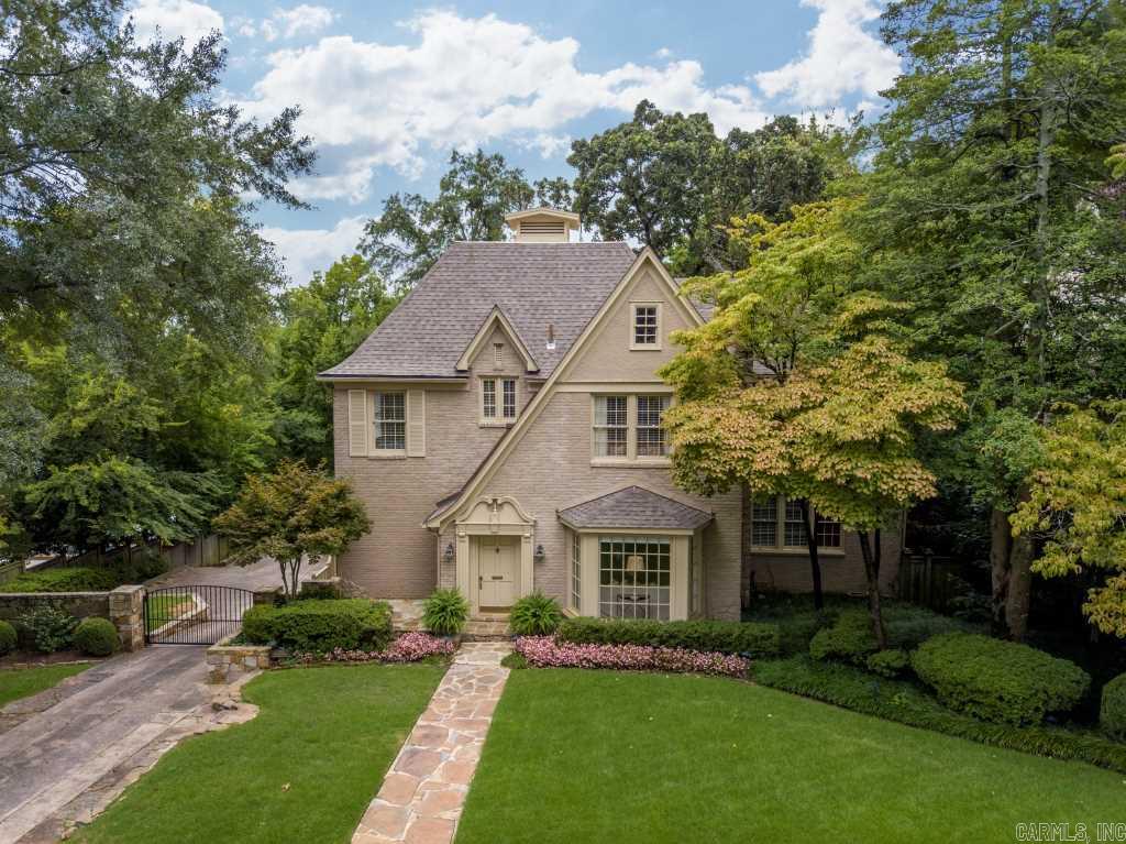 Gorgeous Heights home w/ every amenity on spectacular double lot overlooking greenspace. Handsome strt appeal w/ beautiful classic design and updated interior. Large Living Rm opens to formal Dining Rm. Sunny eat-in Kit with ss appliances and walls of windows. Upper terrace for al fresco dining. Inviting Family Rm w/wet bar adjacent powder rm. Up: Spa inspired Master Suite w/ luxurious ba & private sitting rm/office w/fp. 2 Bedrms w/ hardwd flrs share Ba. Lower level: Play Rm/4th Bdr, 5th bedrm, Bath & Den!