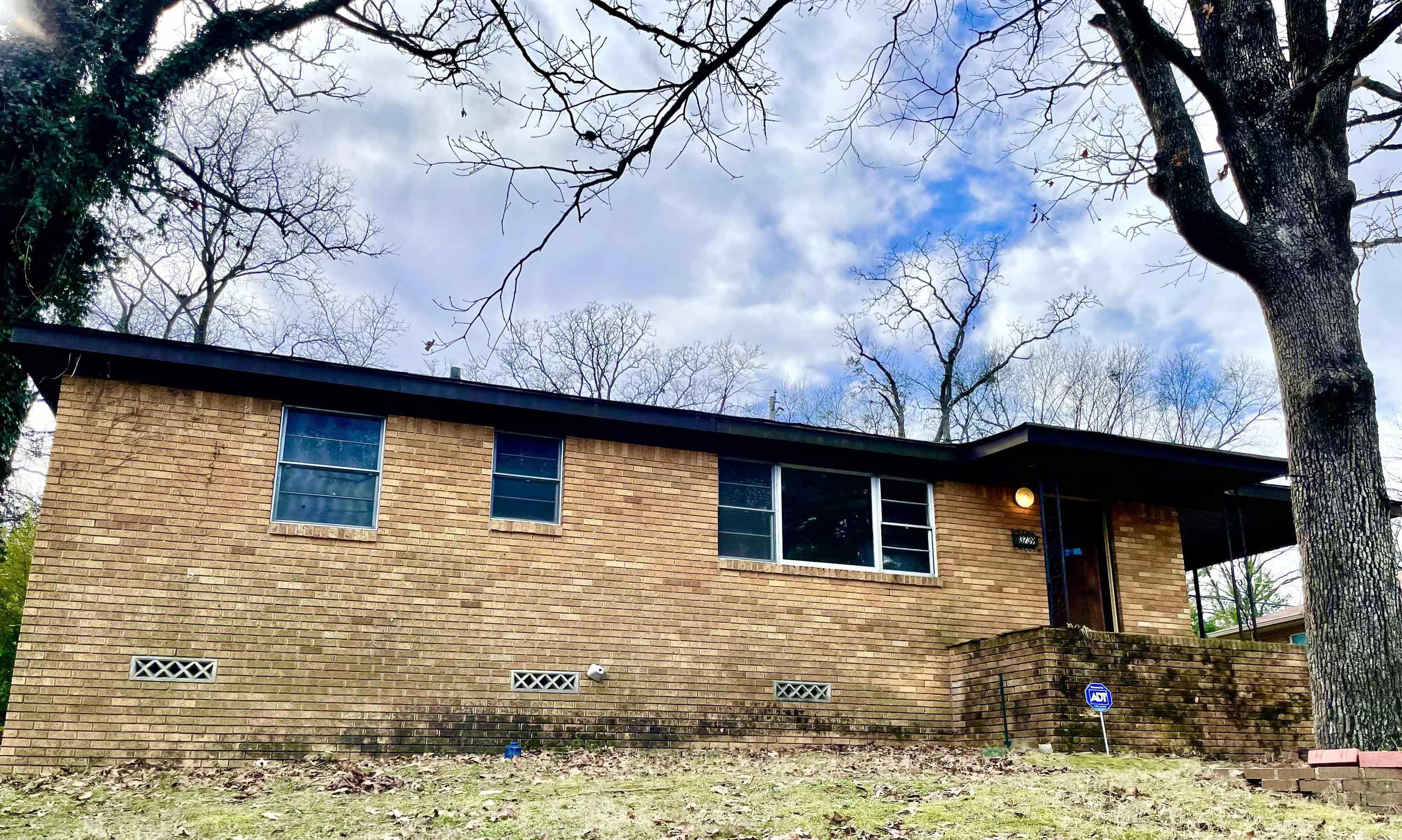 Fantastic location, one block from lake #2 and the Old Mill! Bring your personal style to this classic home and make it your next HOME. Easy walk to the lake, walking path and playground. Conveniently located close to schools and shopping nearby. Sold AS IS. Call today and book your private showing.