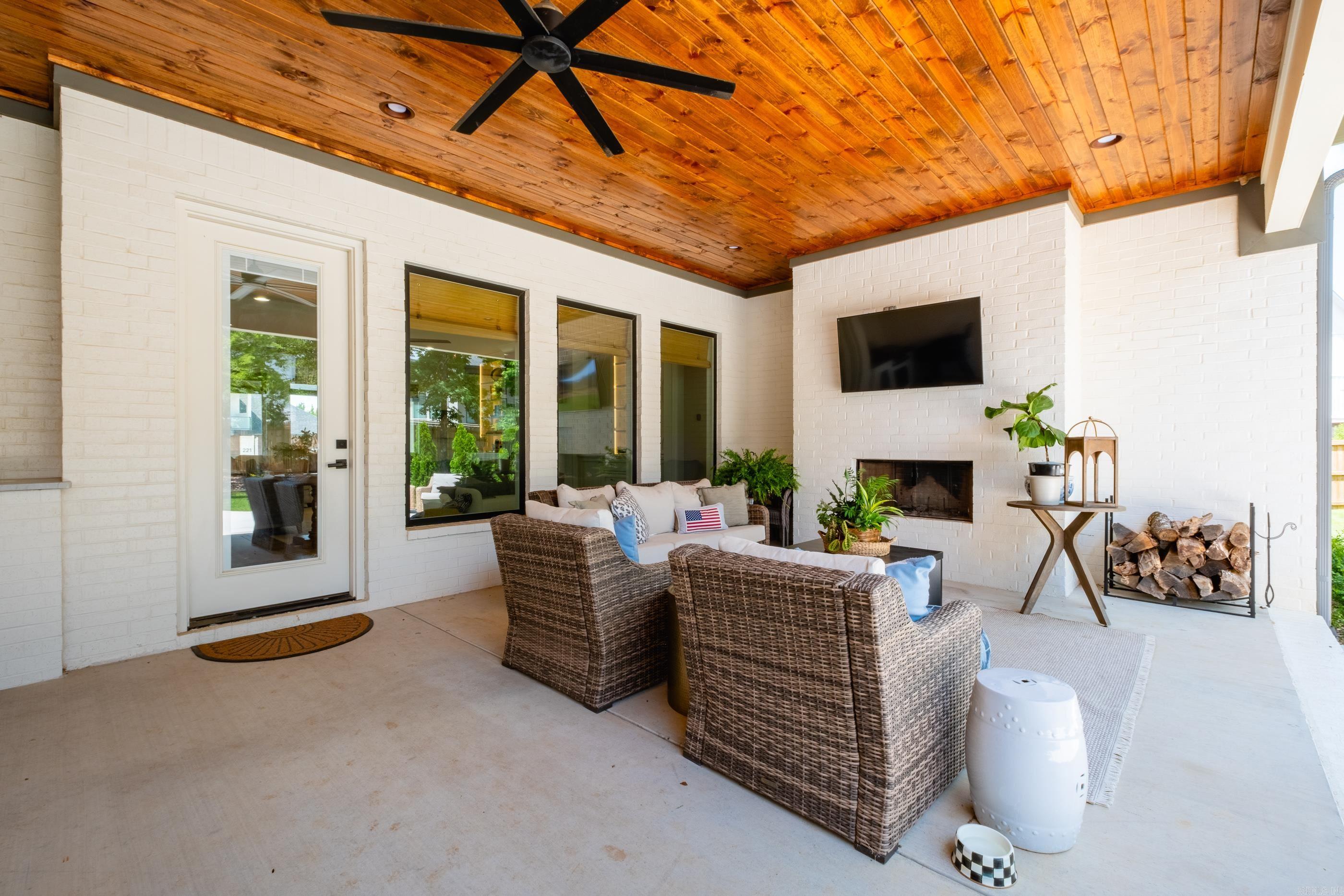 CHENAL VALLEY "FALSTONE COURT" - Residential